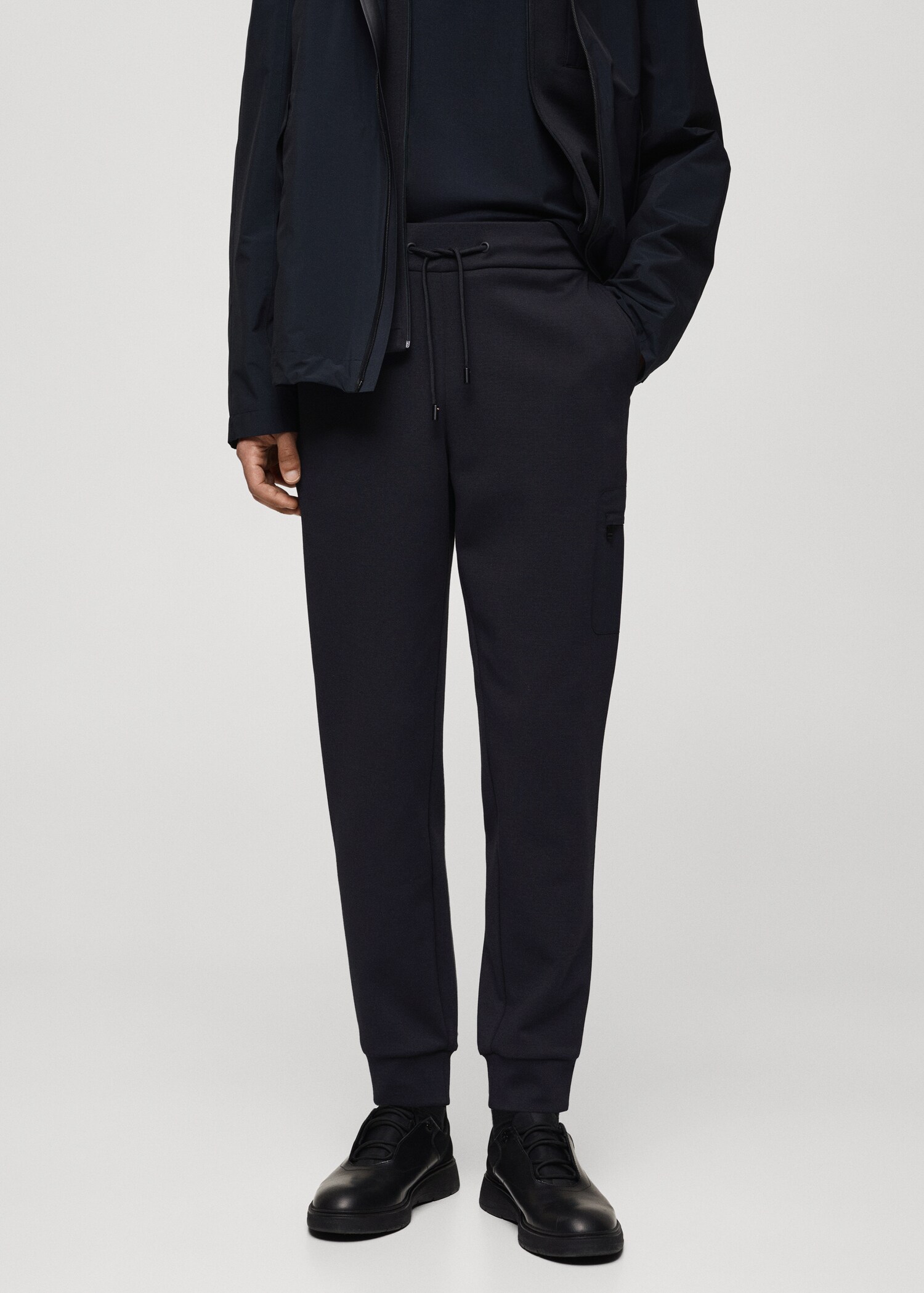 Pantalón jogger estructura tecnología antiolor - Plano medio