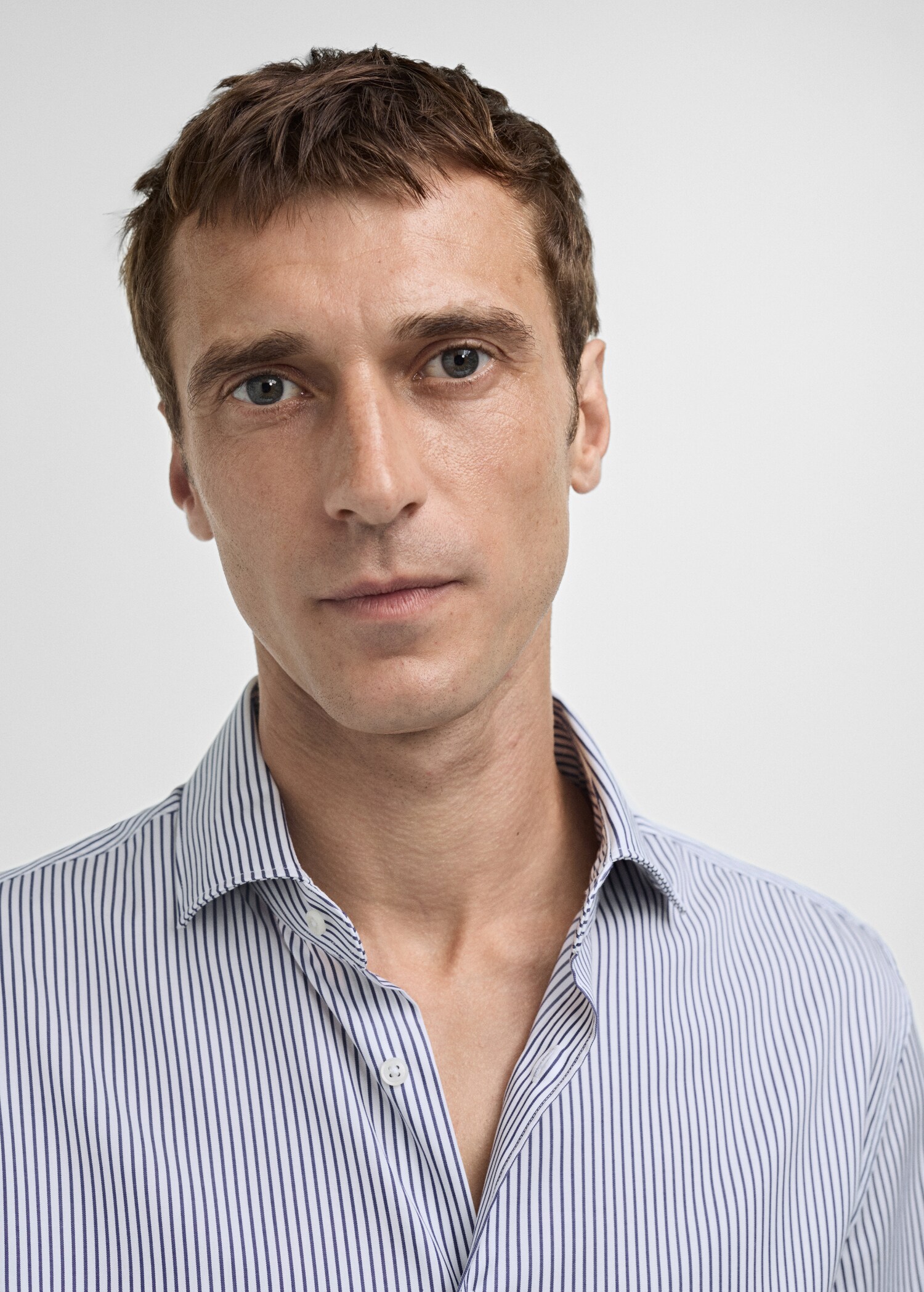 100% cotton slim fit shirt - Details of the article 1