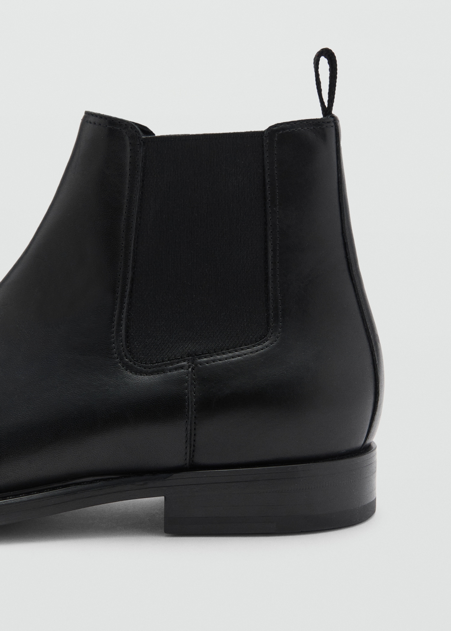 Polished leather chelsea boots - Men | MANGO USA