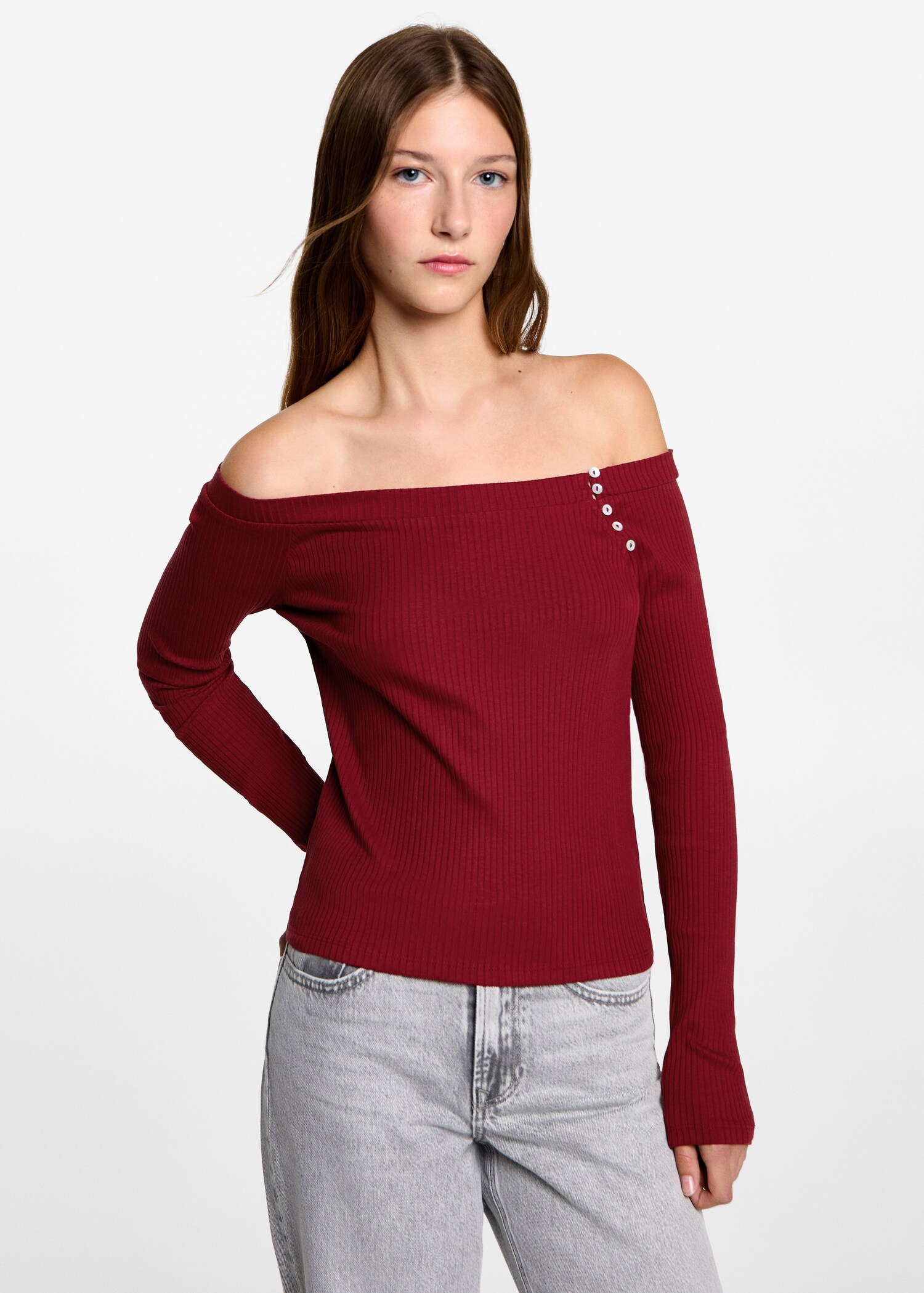 T-shirt épaules dénudées - Plan moyen