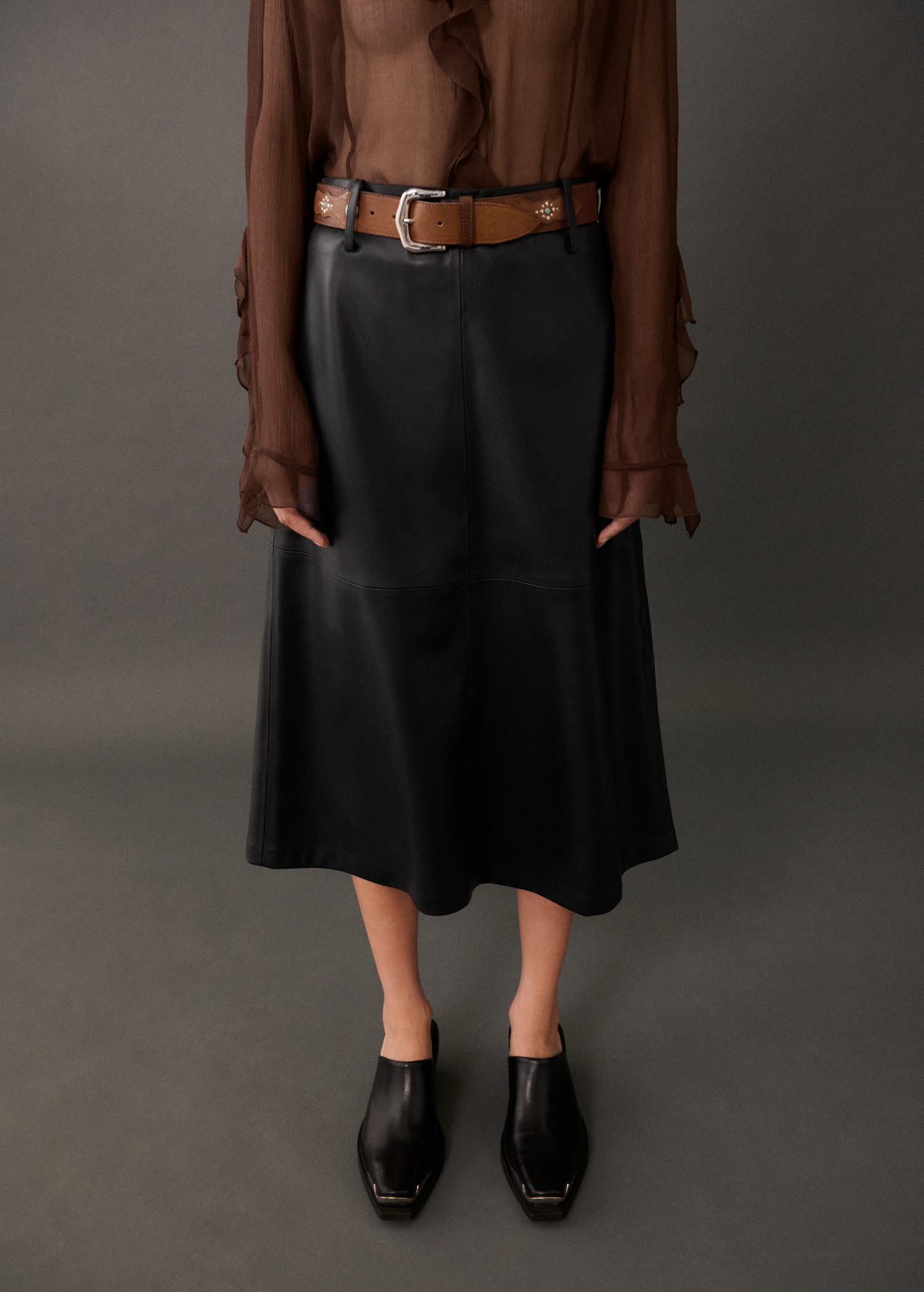 Falda midi efecto piel - Plano medio