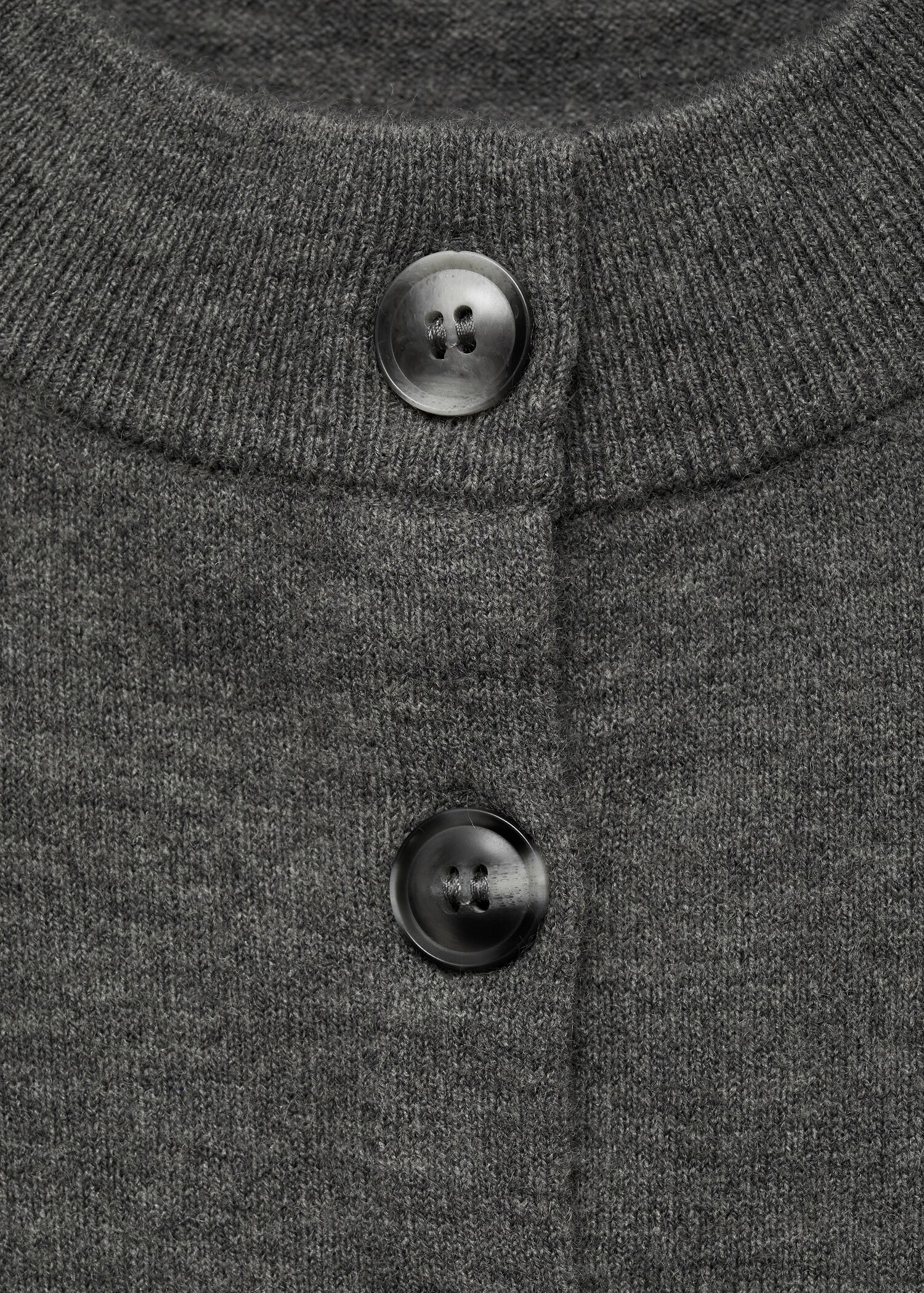 Round-neck buttoned cardigan - Details of the article 8