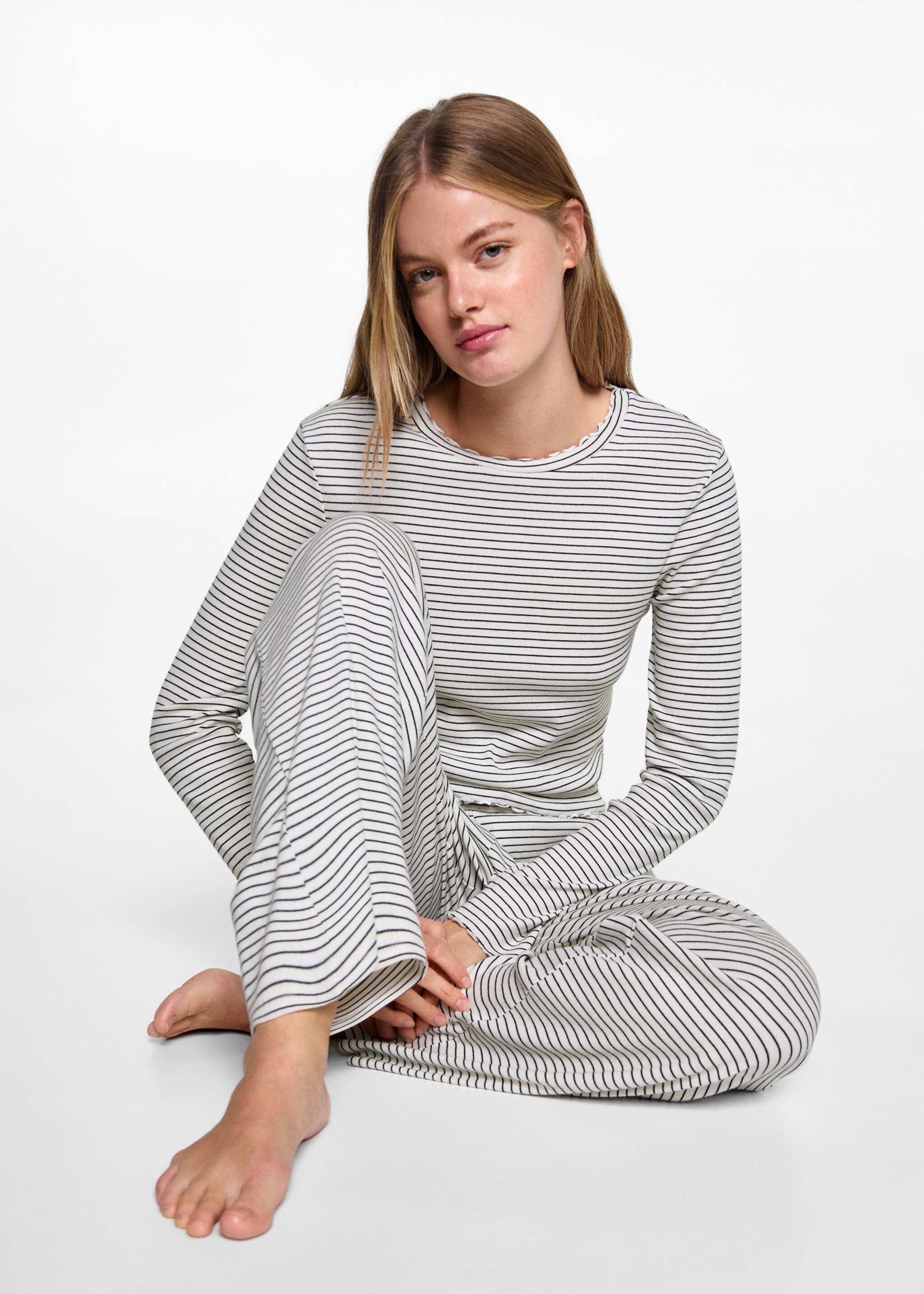 Striped long pyjamas - Details of the article 2