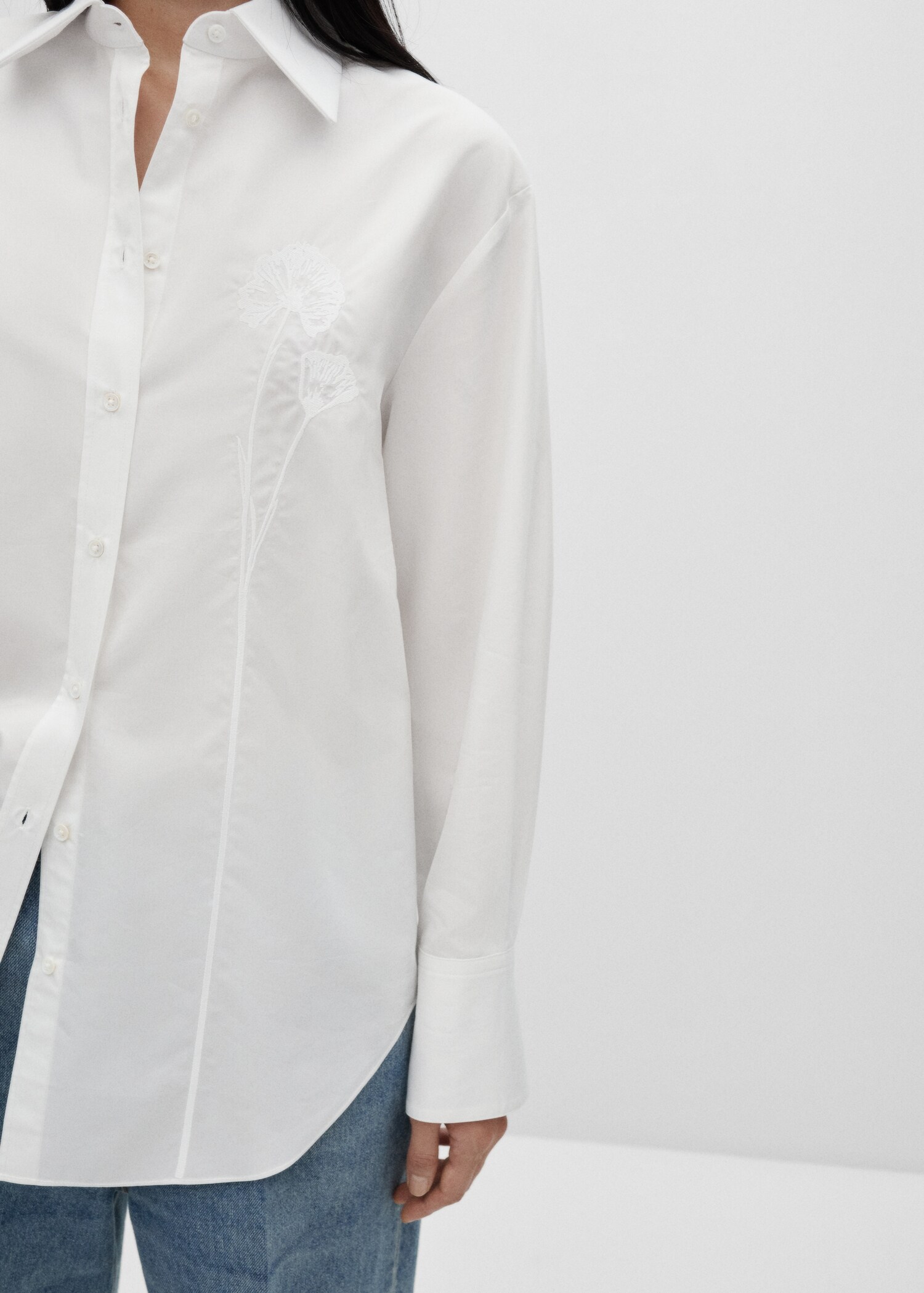 Oversized poplin shirt with embroidery detail - Details of the article 6