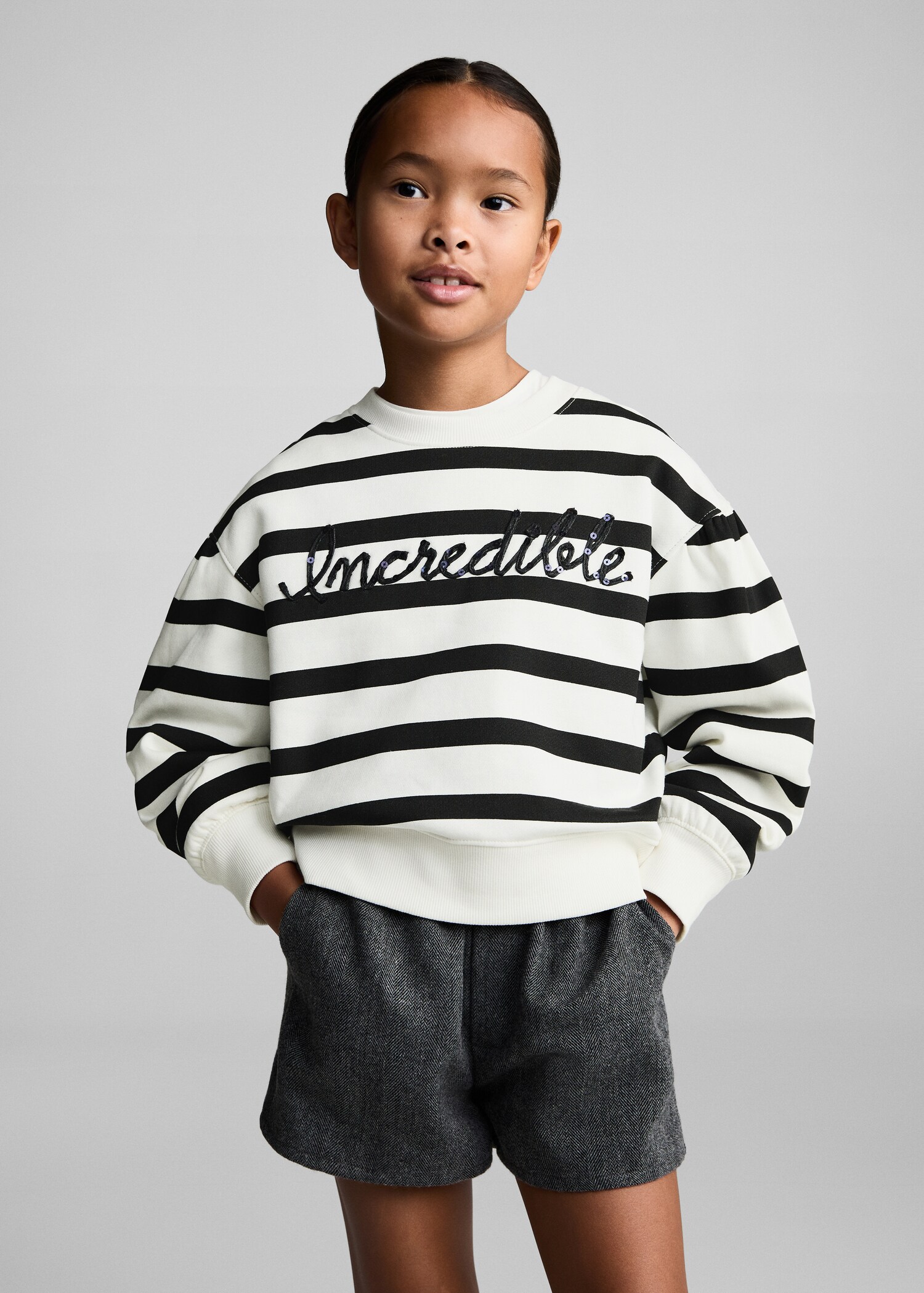 Sweat-shirt rayures détail brodé - Plan moyen