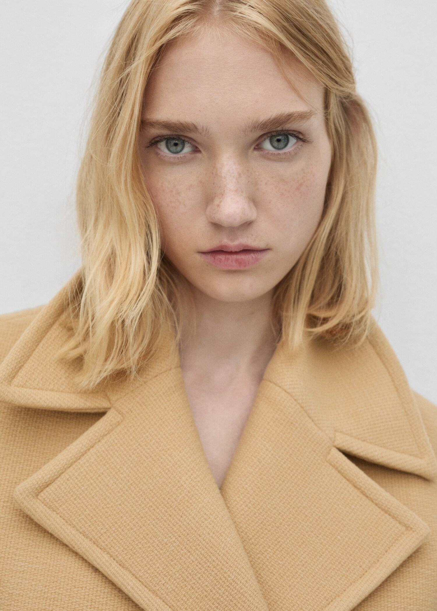 Abrigo Lana Virgen Doble Botonadura Mujer MNG Ecuador abrigo-lana-virgen-doble-botonadura-mujer-mng-ecuador