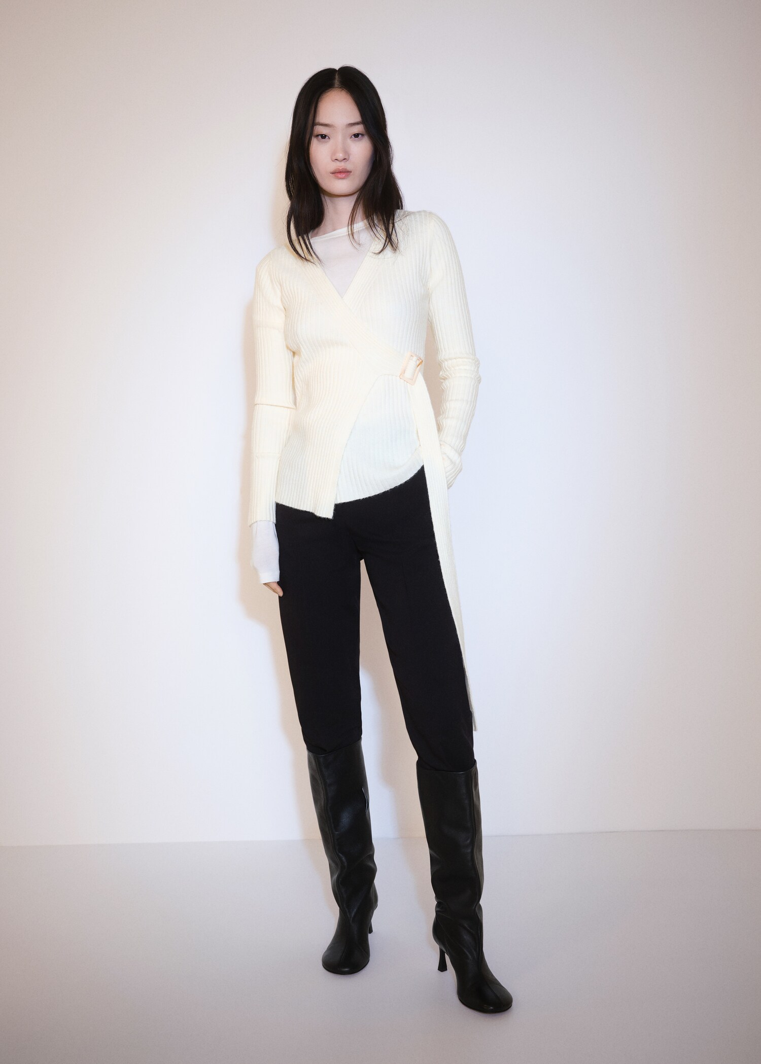 Ribbed cardigan with buckle - Details of the article 2