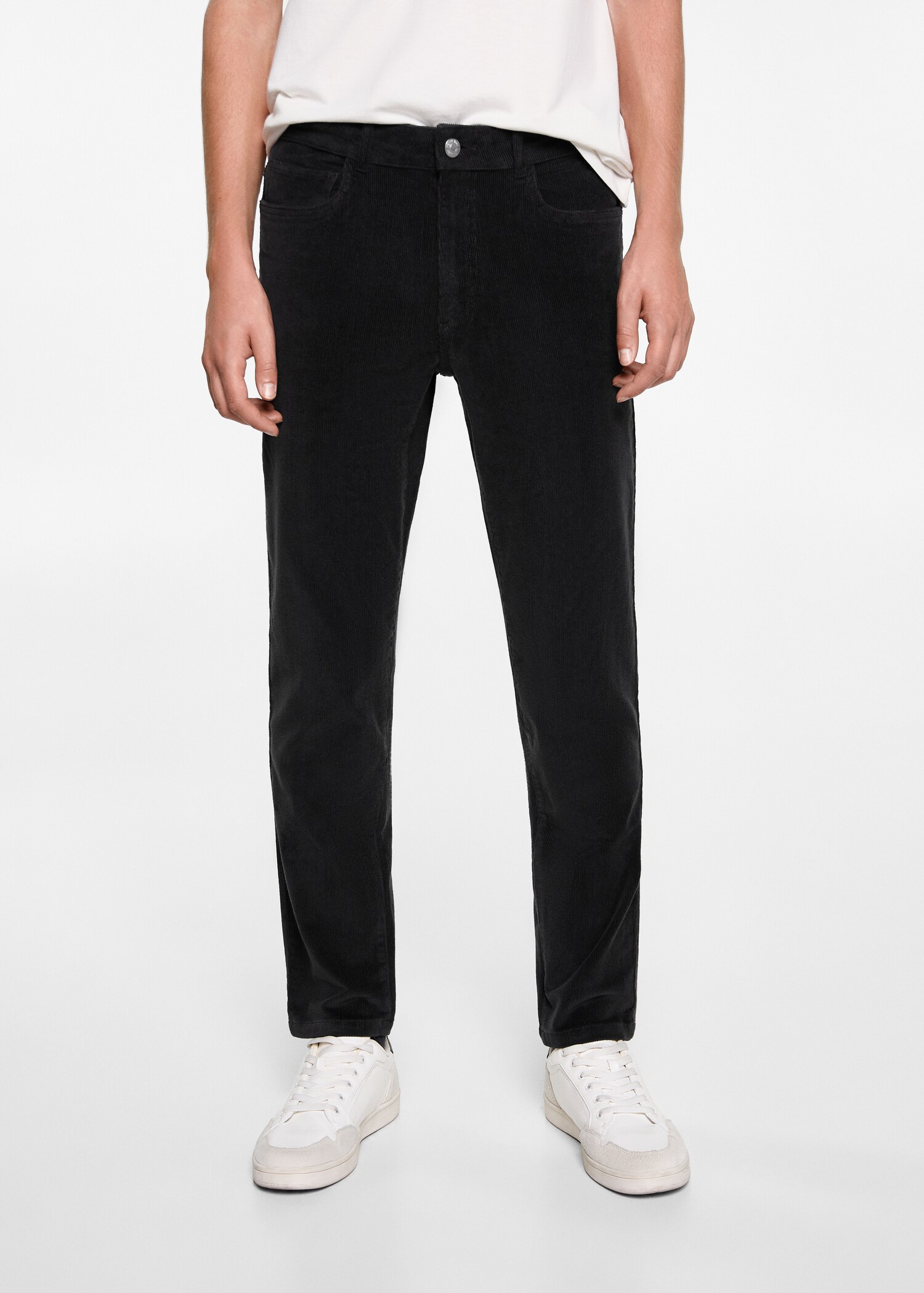Pantalón slim fit pana - Plano medio