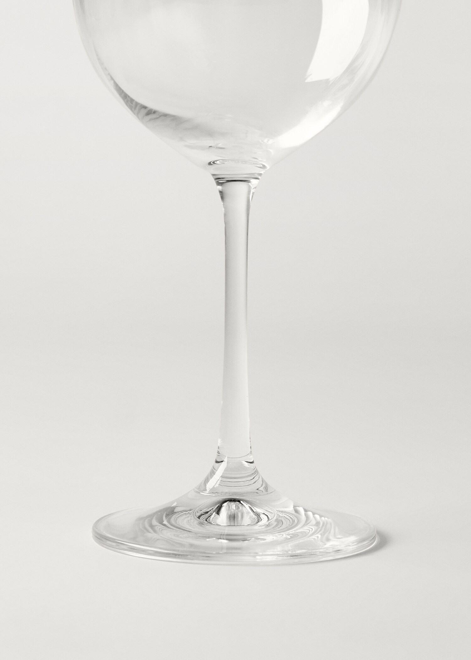 Glass cup with embossed stripes - Details of the article 2