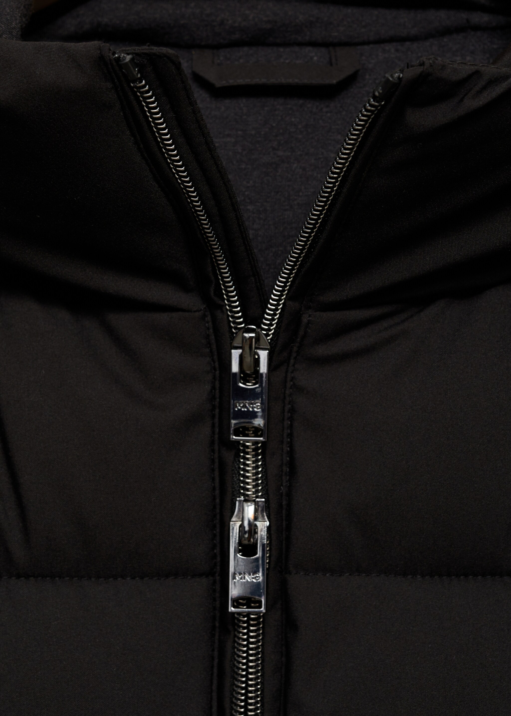 Isı düzenleyici su geçirmez kapitone anorak - Ürün detayı 8, Siyah. Ref: 77097910-00.