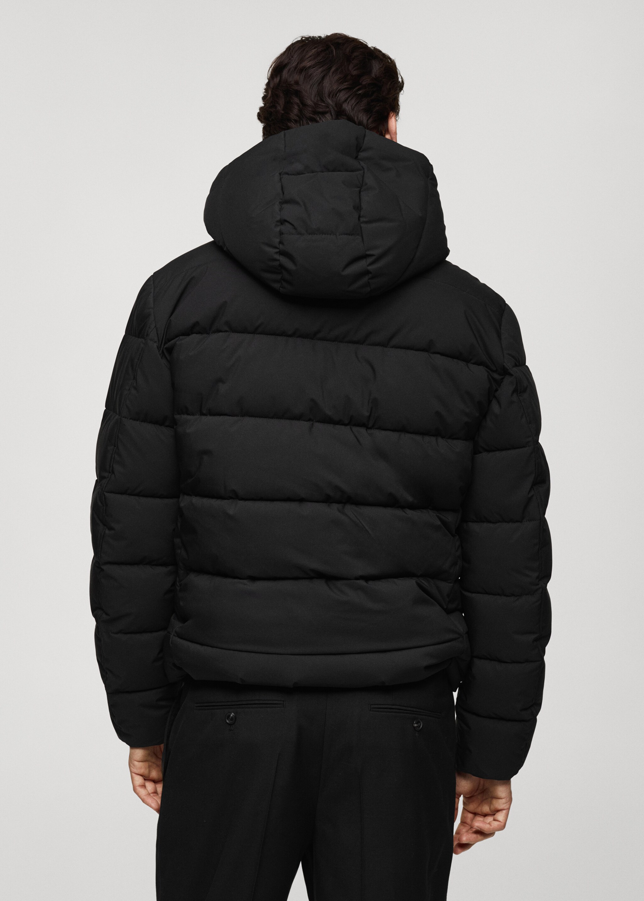 Isı düzenleyici su geçirmez kapitone anorak - Ürünün arkası, Siyah. Ref: 77097910-00.