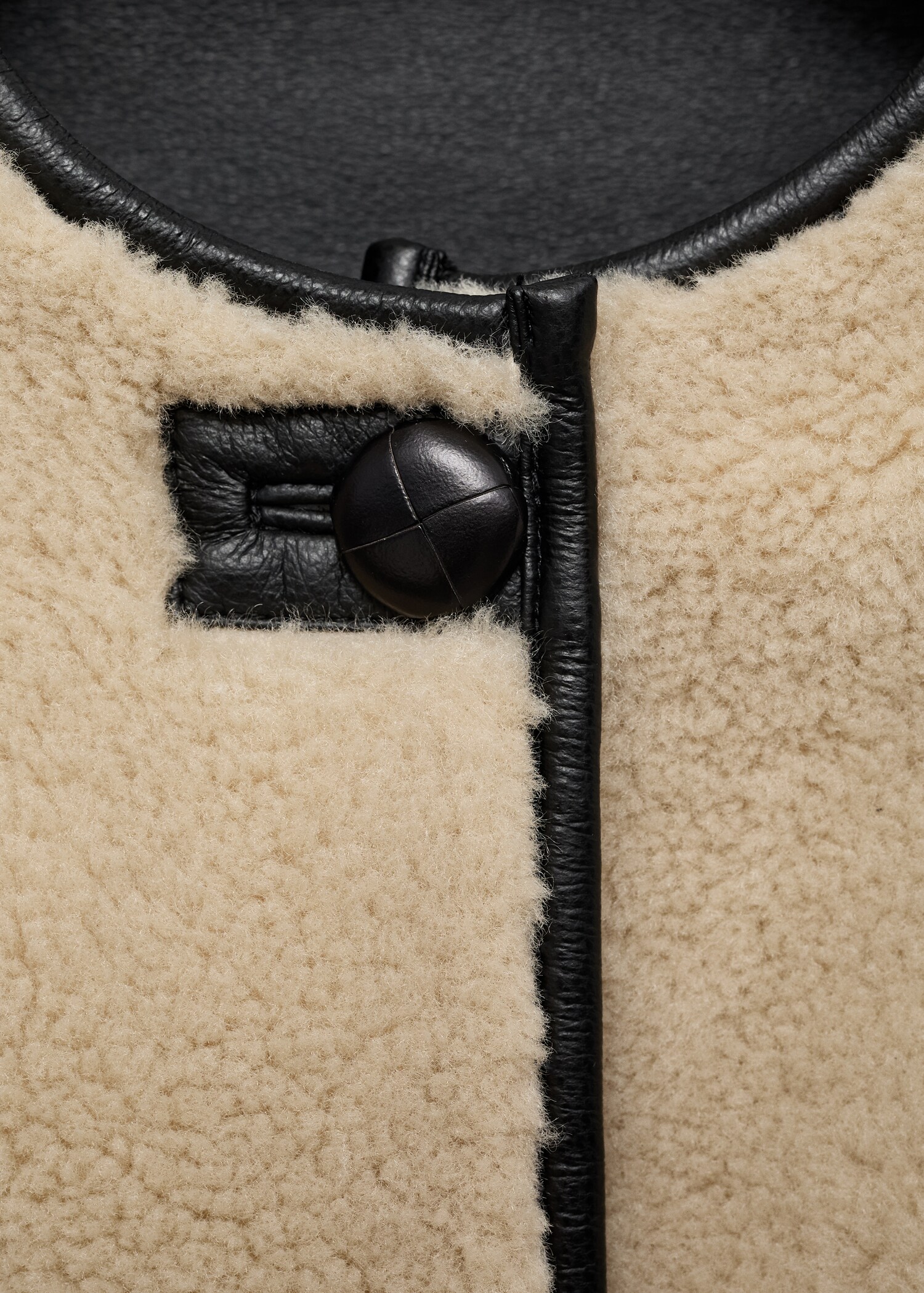 Fur-effect coat with appliqués - Details of the article 8
