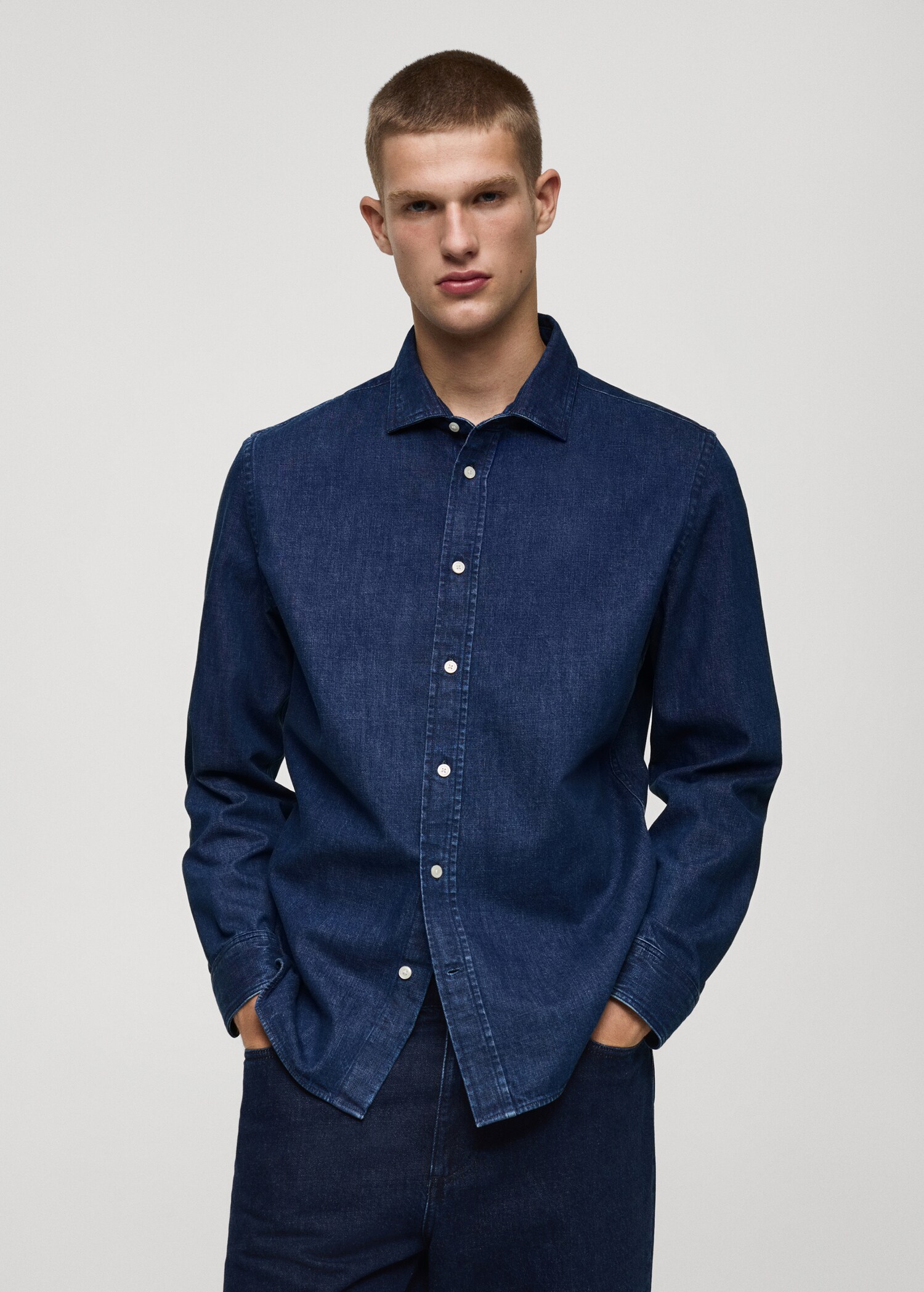 Camisa vaquera regular fit - Plano medio