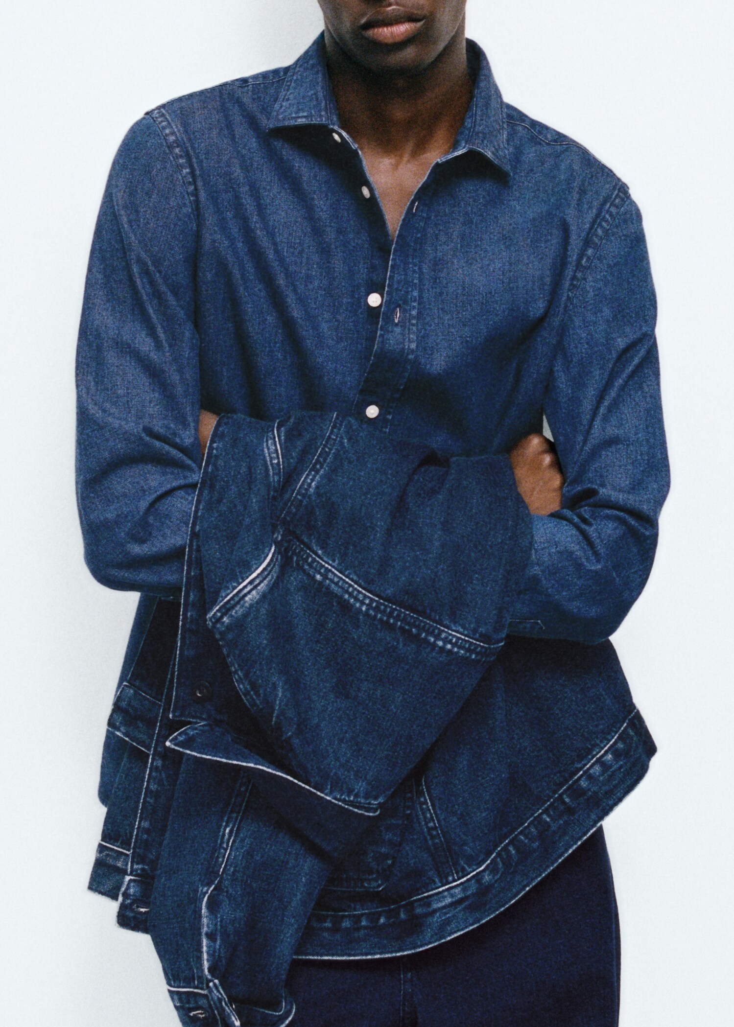 Camisa vaquera regular fit - Detalle del artículo 5