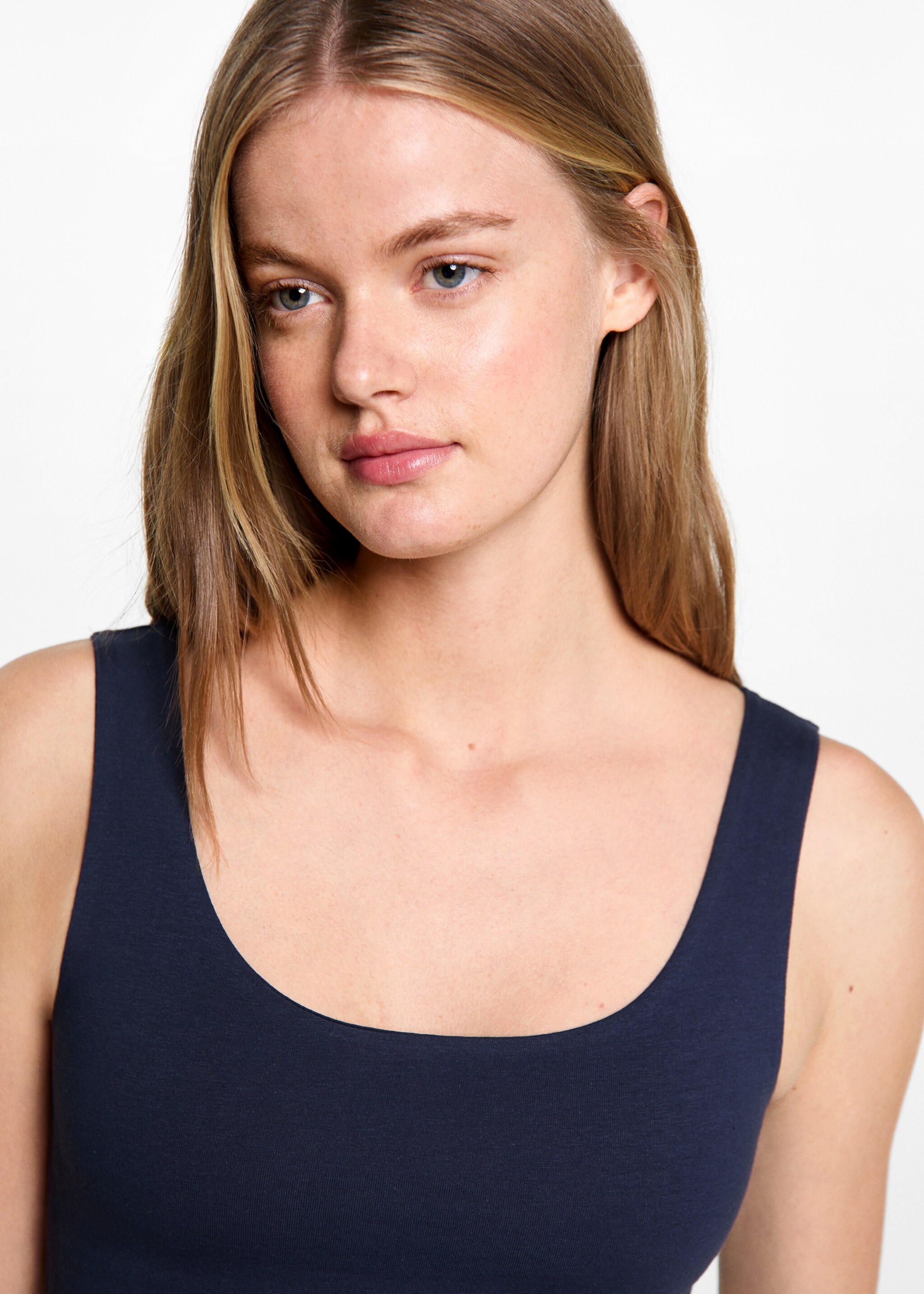 Sporty crop top - Details of the article 1