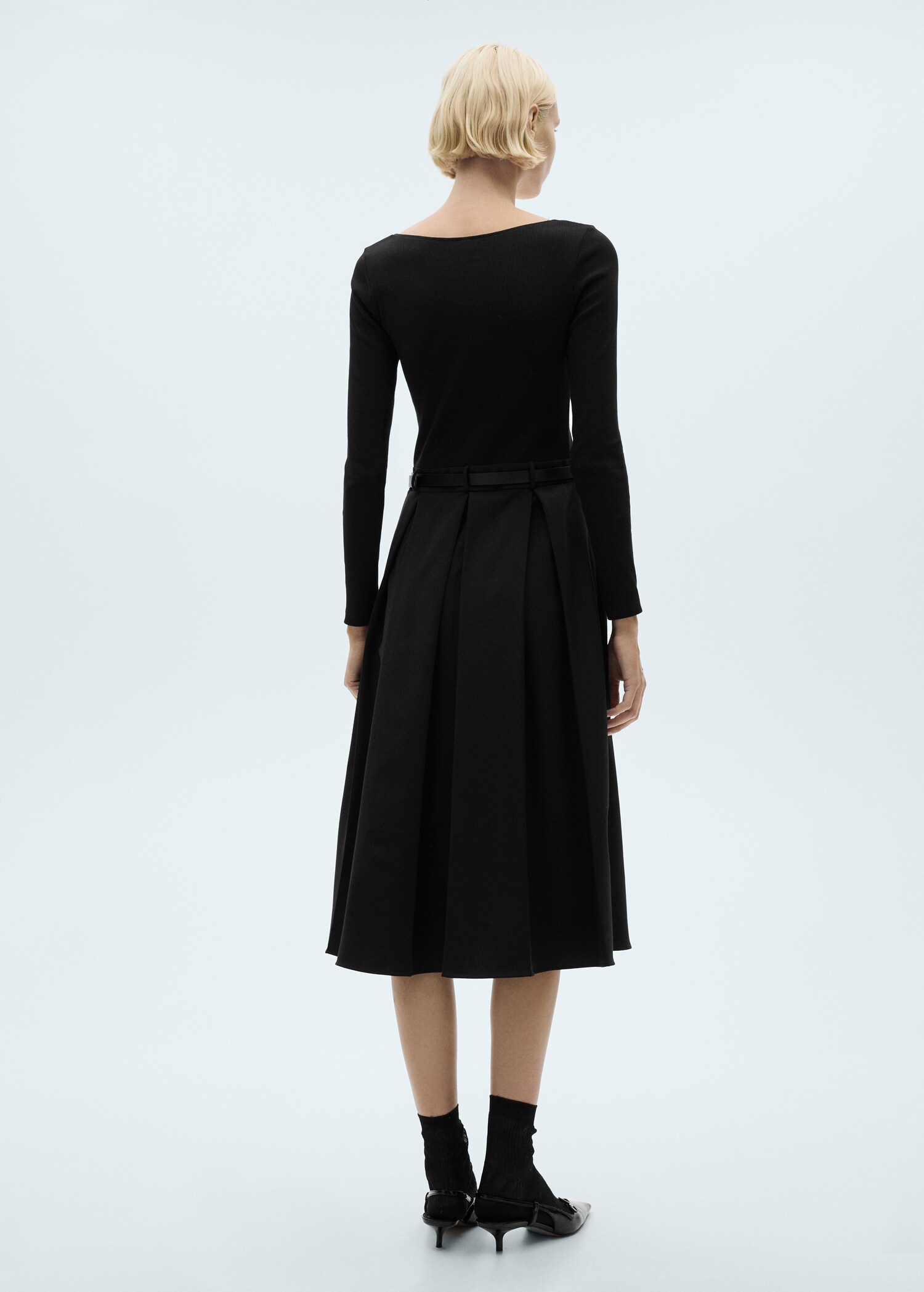 Robe plissée combinée ceinture - Verso de l’article