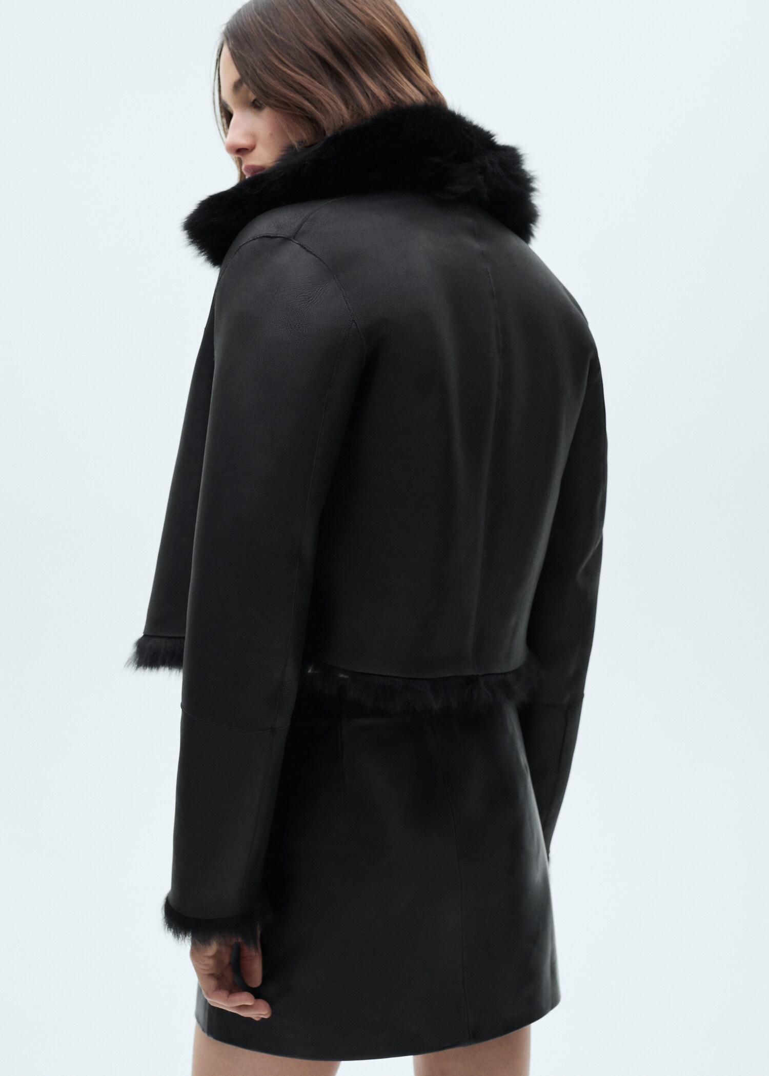 Manteau crop en cuir avec imitation fourrure - Détail de l'article 4