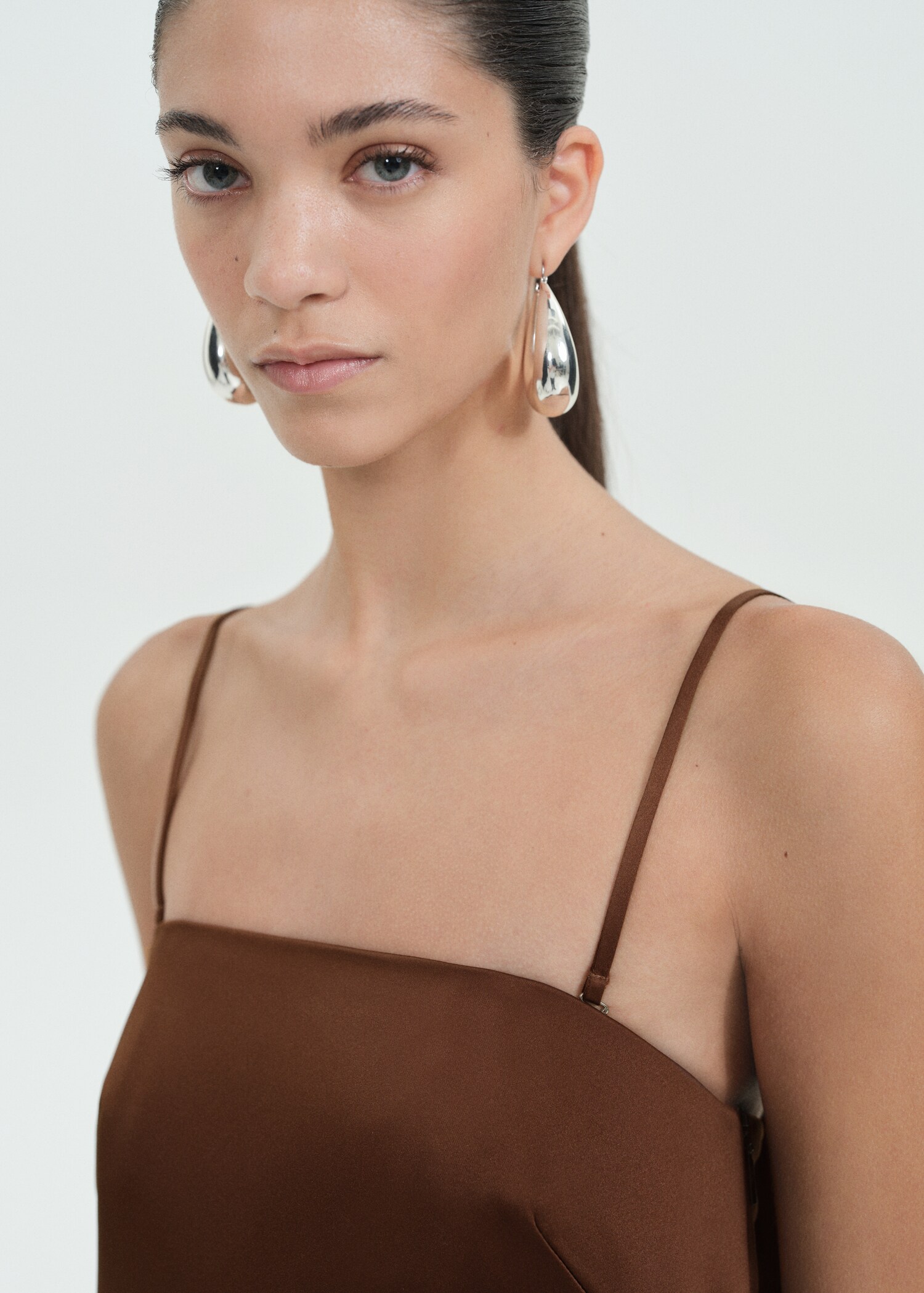 Short strapless satin dress - Details of the article 1