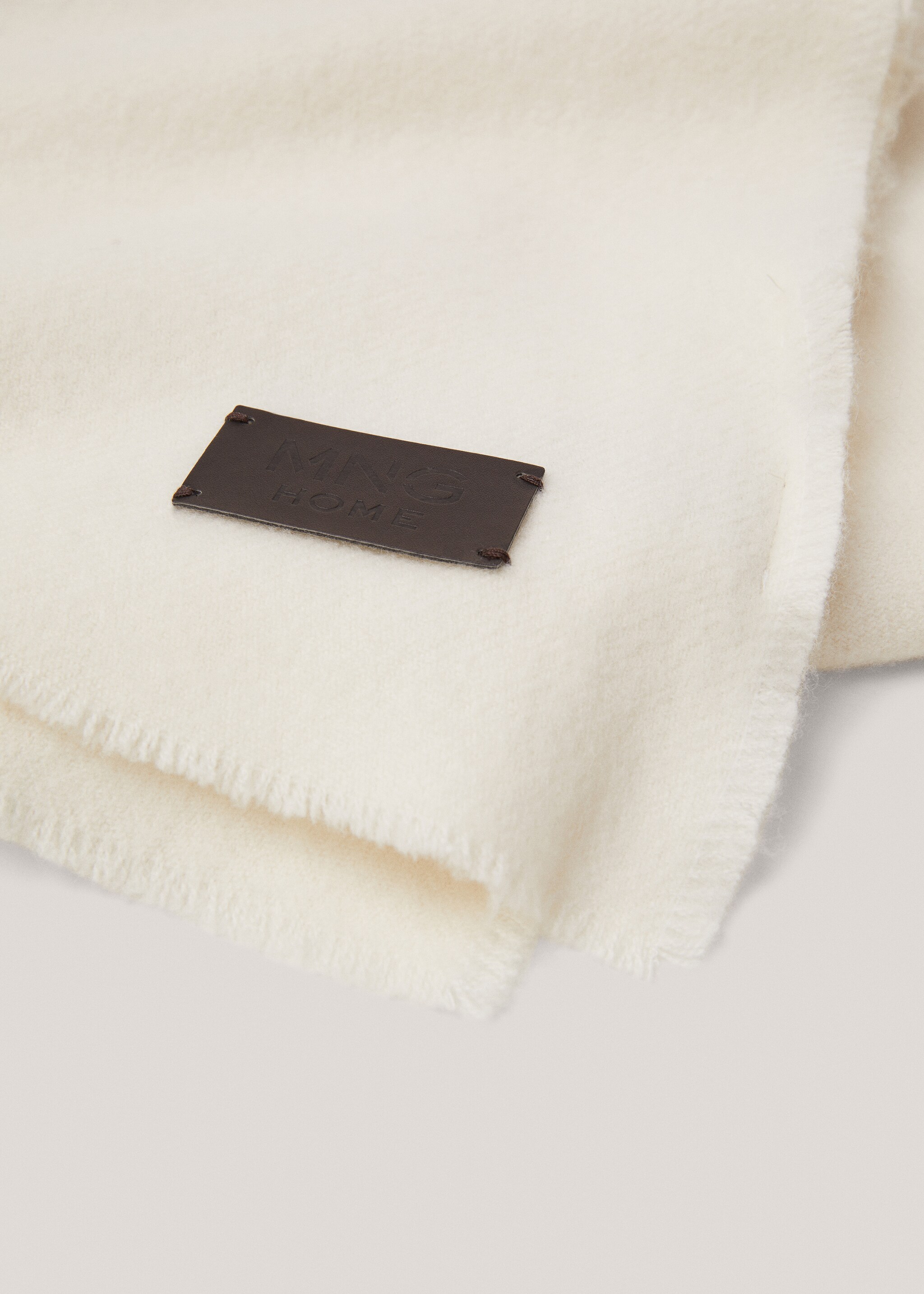 Soft wool and cashmere blanket - Details of the article 1