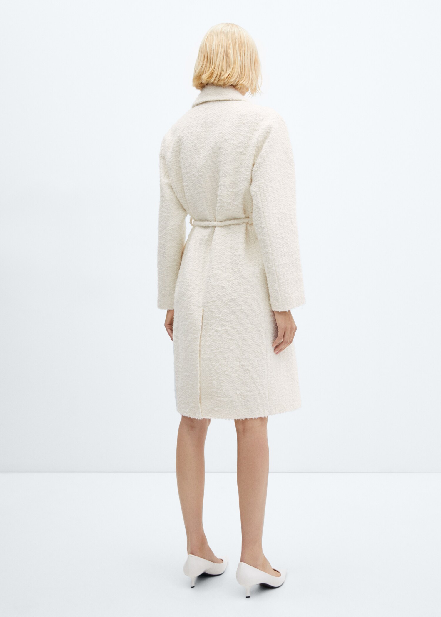 Coat with lapels and belt - Reverse of the article
