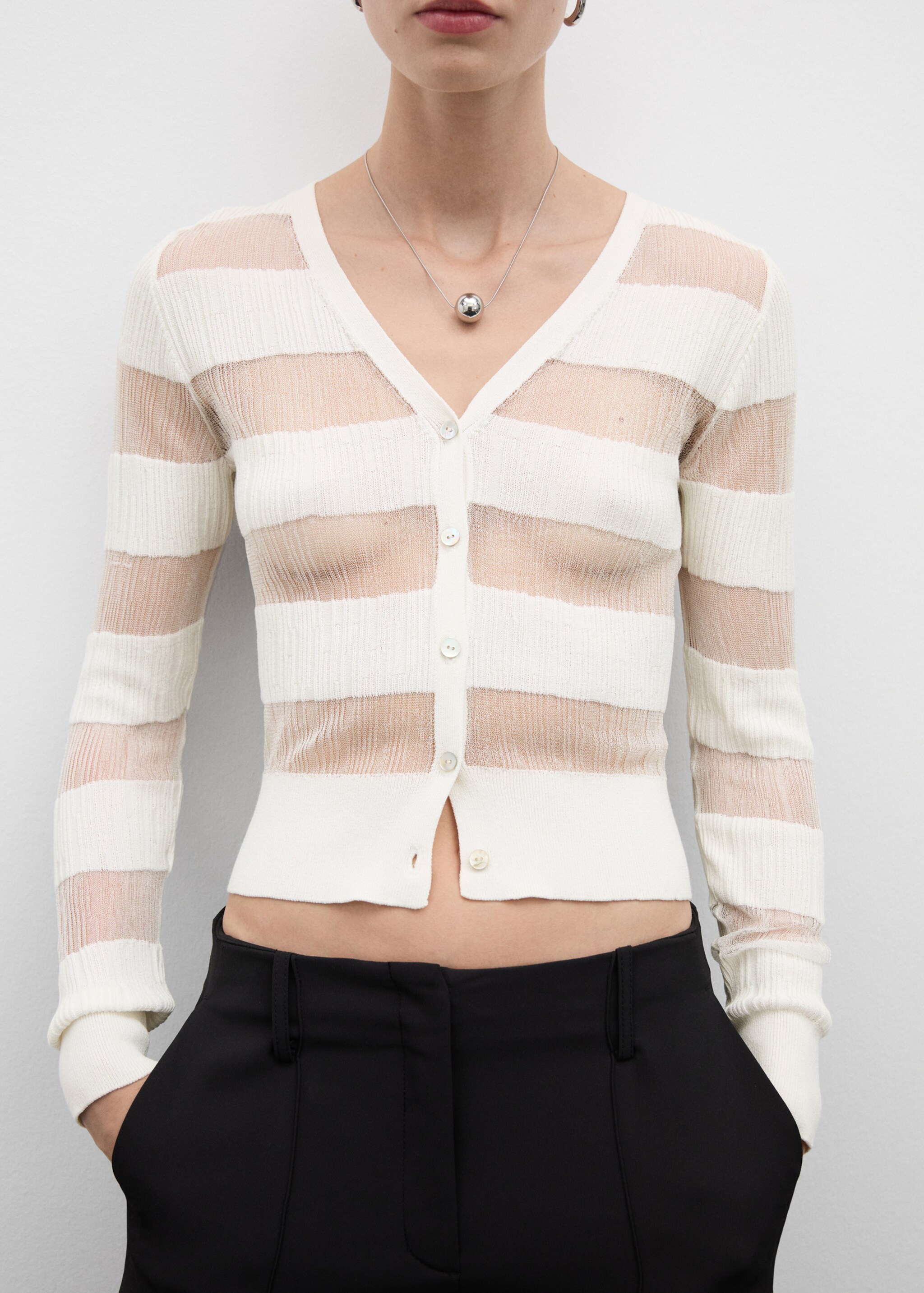 Semitransparent textured cardigan - Средний план