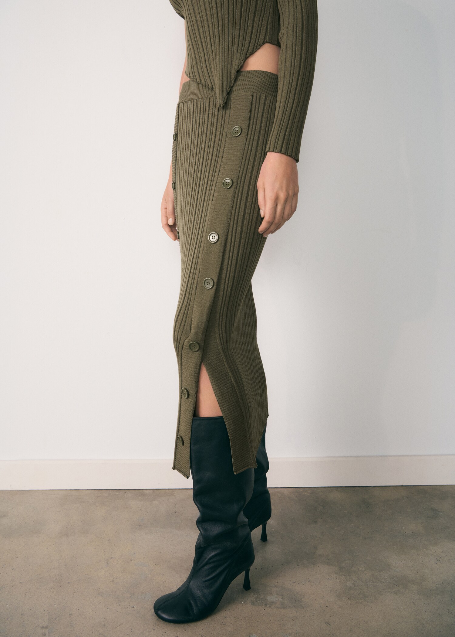 Buttoned knit skirt - Medium plane