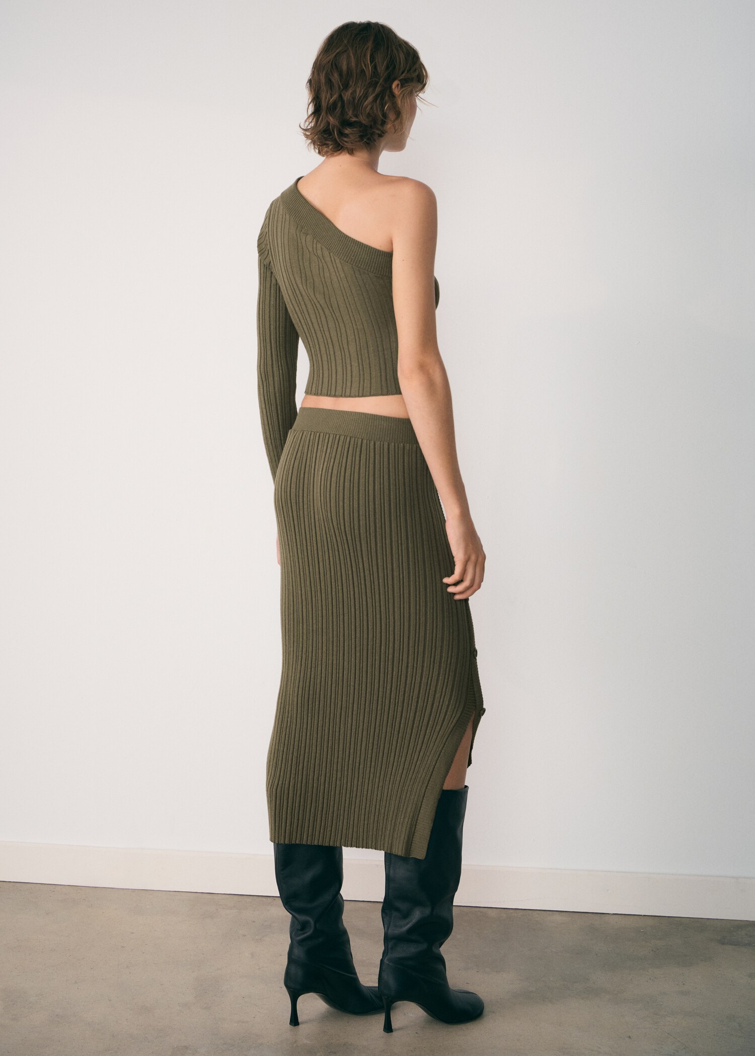 Buttoned knit skirt - Reverse of the article