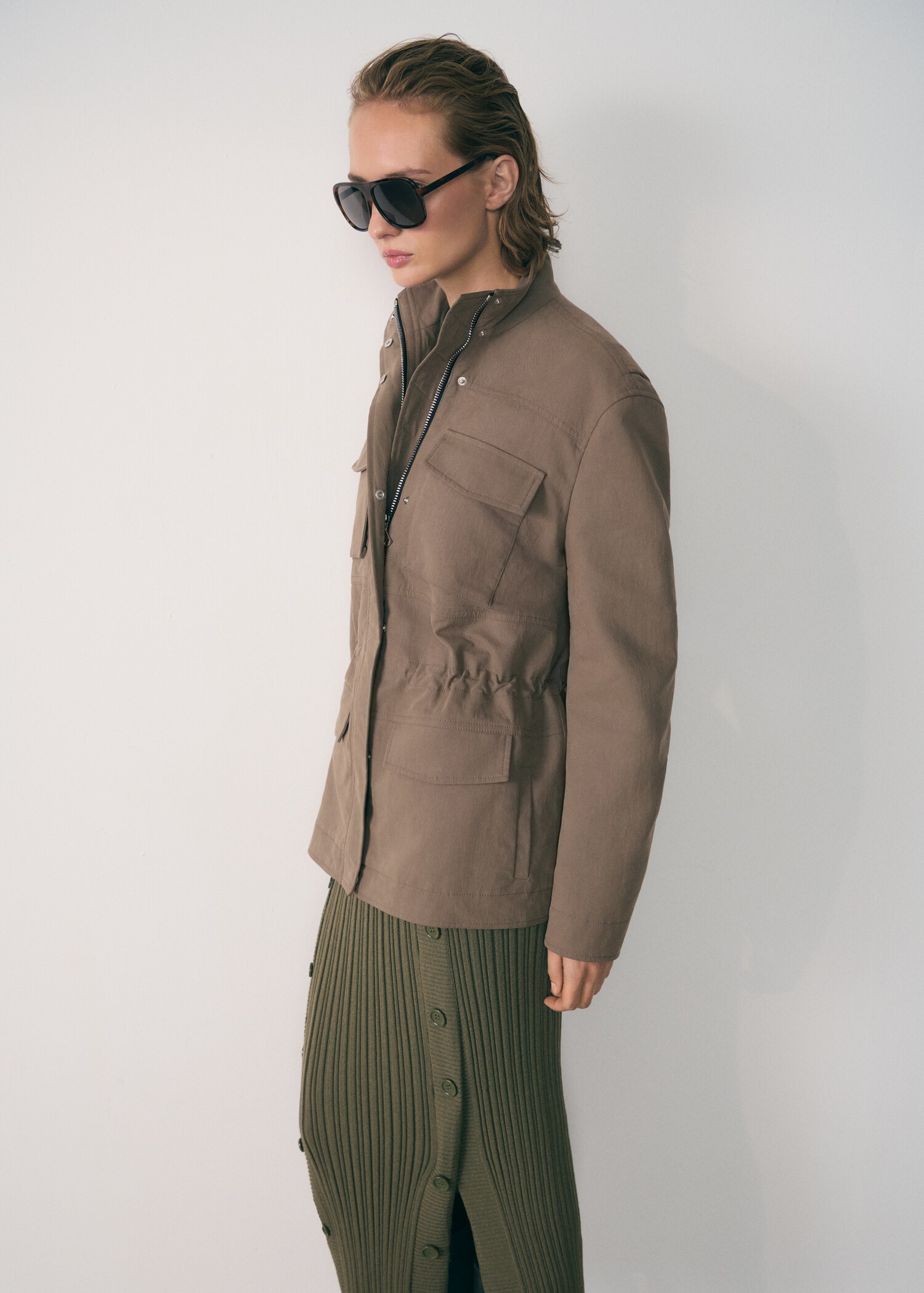 Turtleneck parka with pockets - Средний план