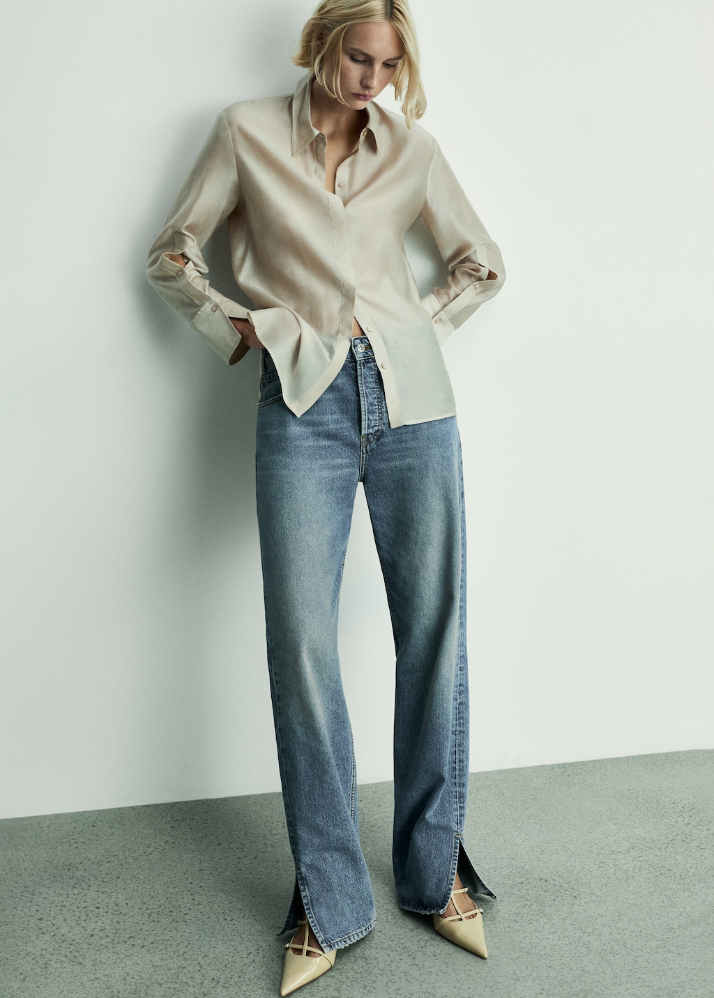 Medium-rise straight jeans with slits