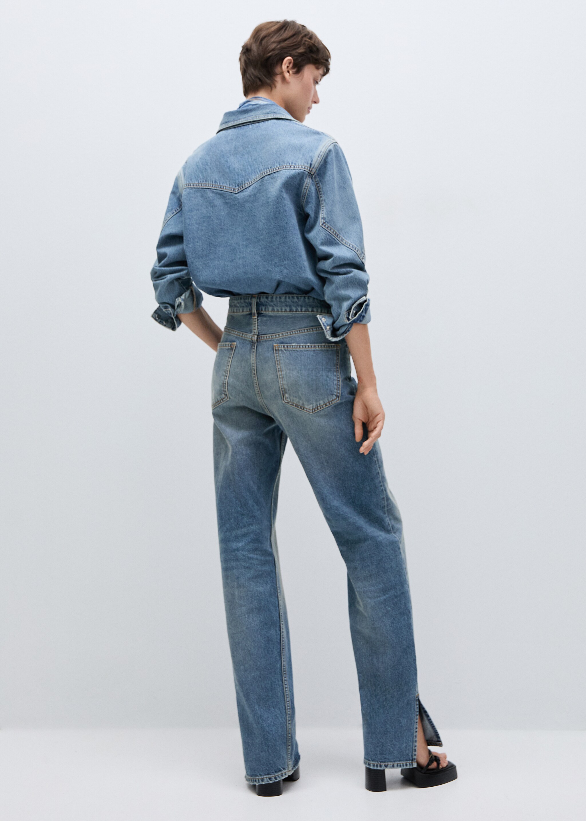 Medium-rise straight jeans with slits - Reverse of the article