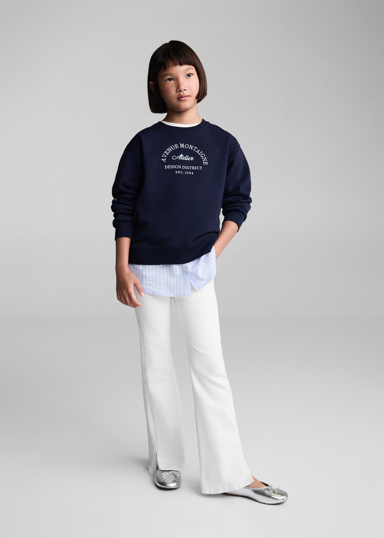 Flared jeans with opening - General plane