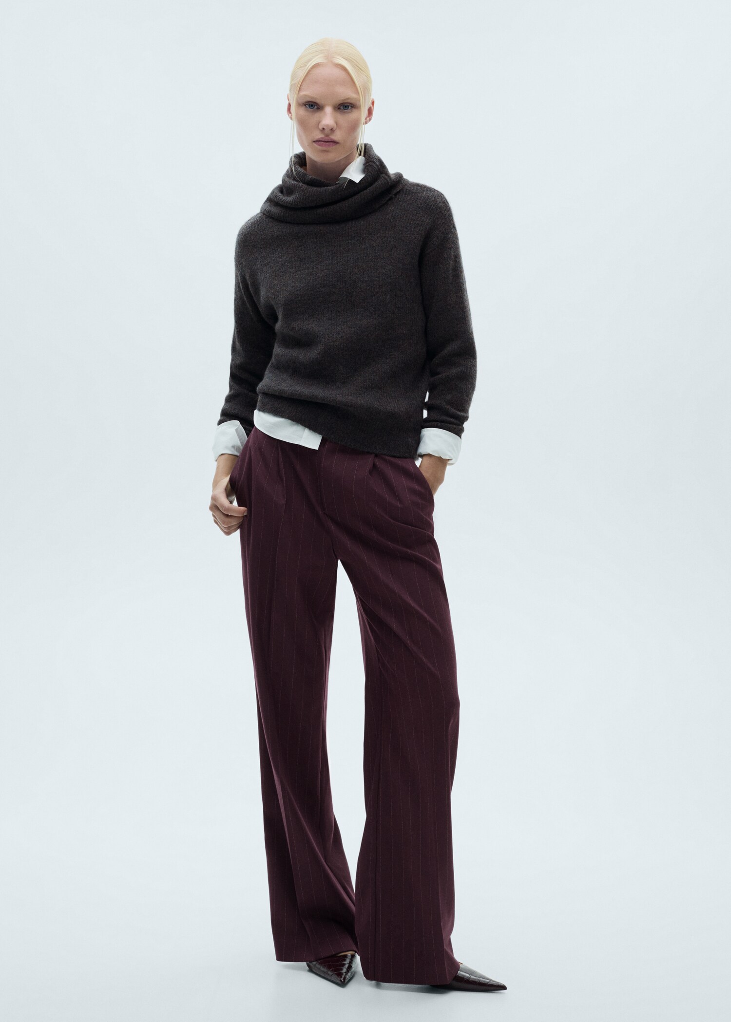 Turtleneck knit sweater - General plane