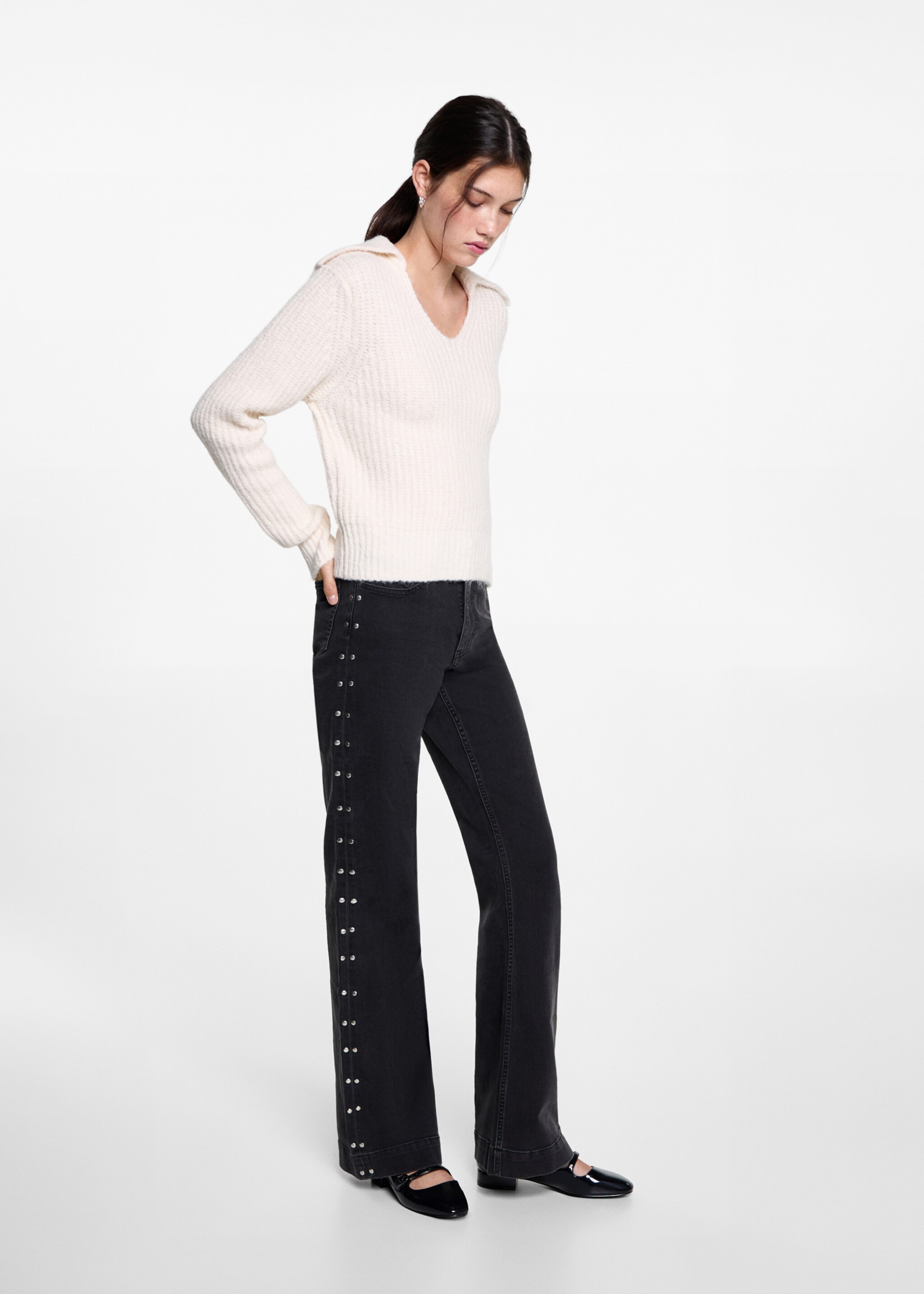 V-neck knit sweater - General plane