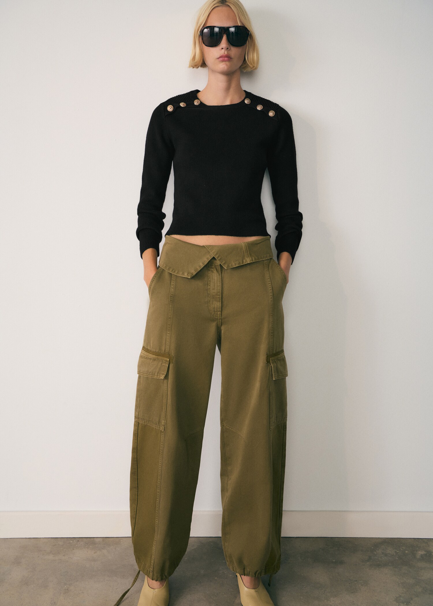 Sweater with jewel buttons - General plane