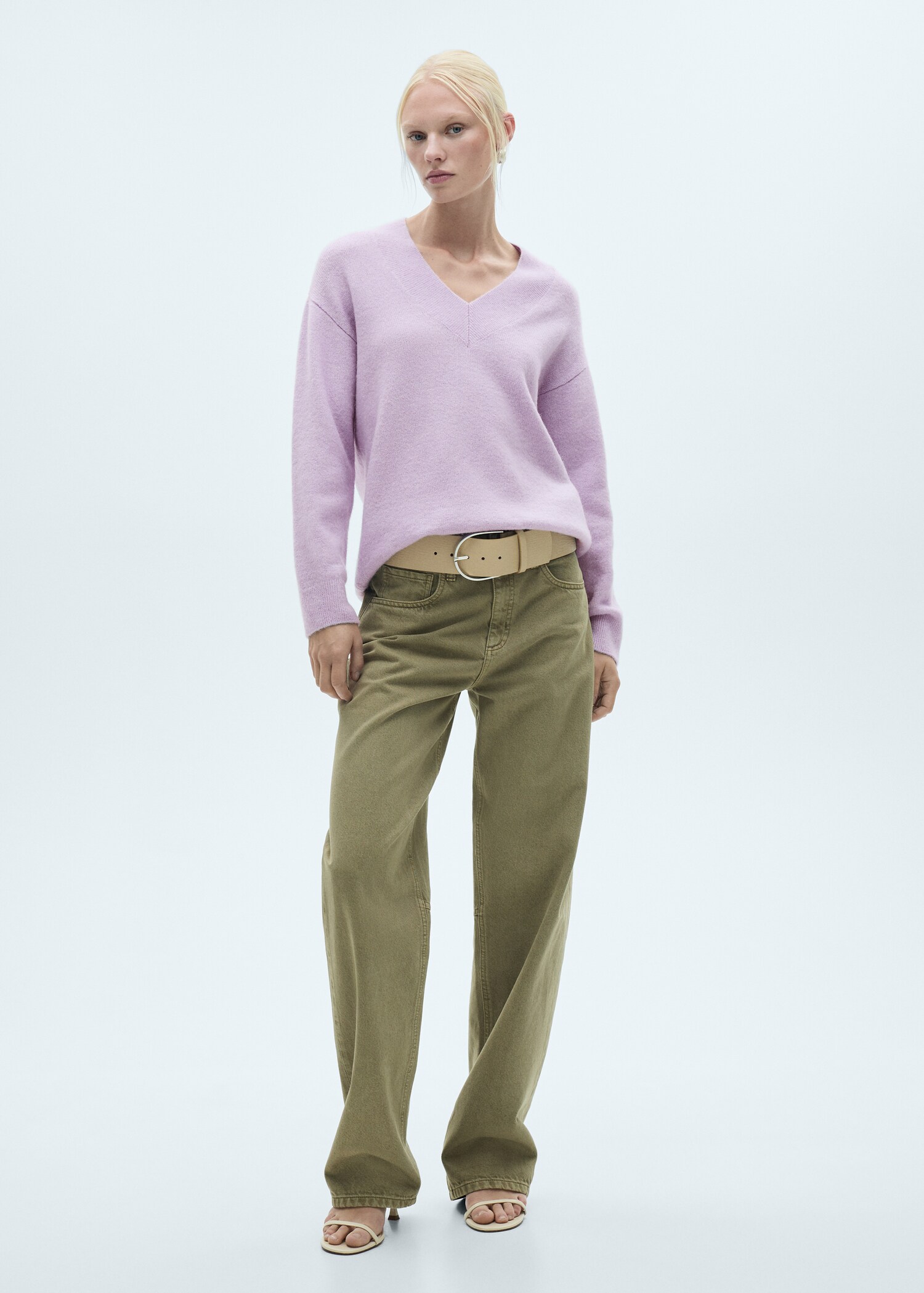 Oversized V-neck sweater - General plane