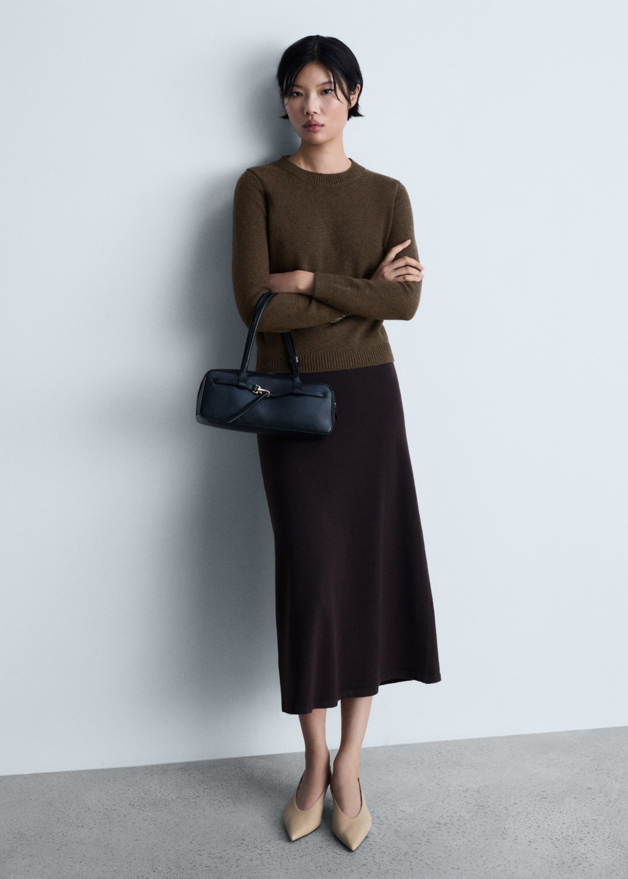 Rounded neck wool sweater - General plane