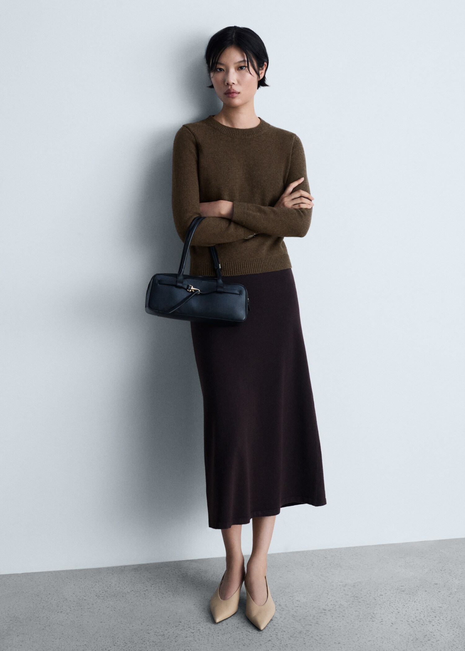 Rounded neck wool sweater - General plane