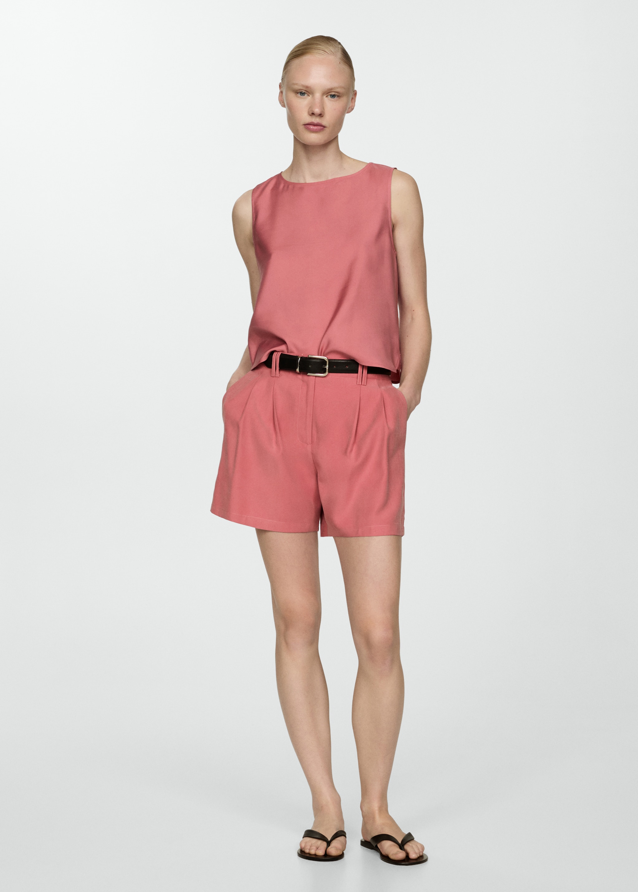 Pleated mid-rise shorts - General plane
