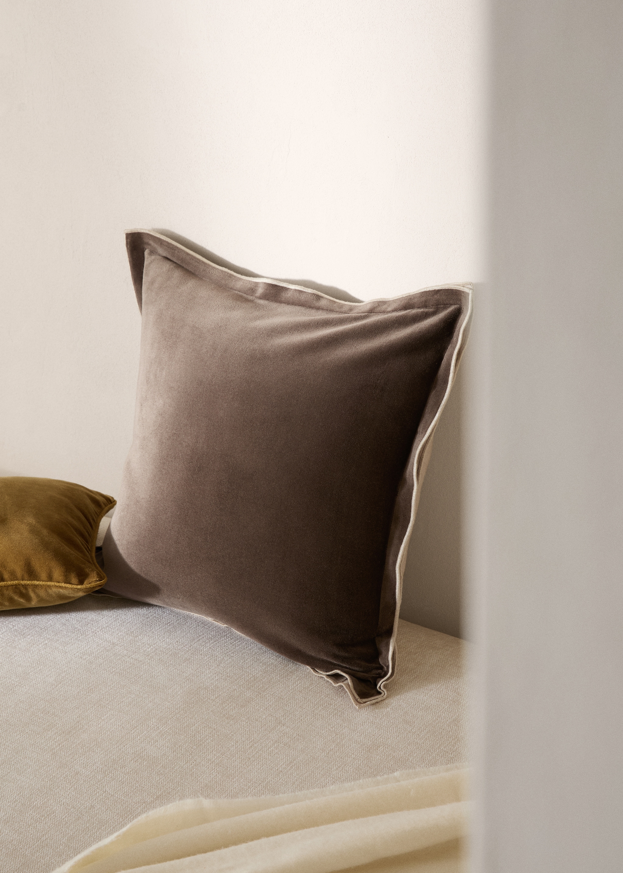 Velvet and linen cushion case - Celkový náhled