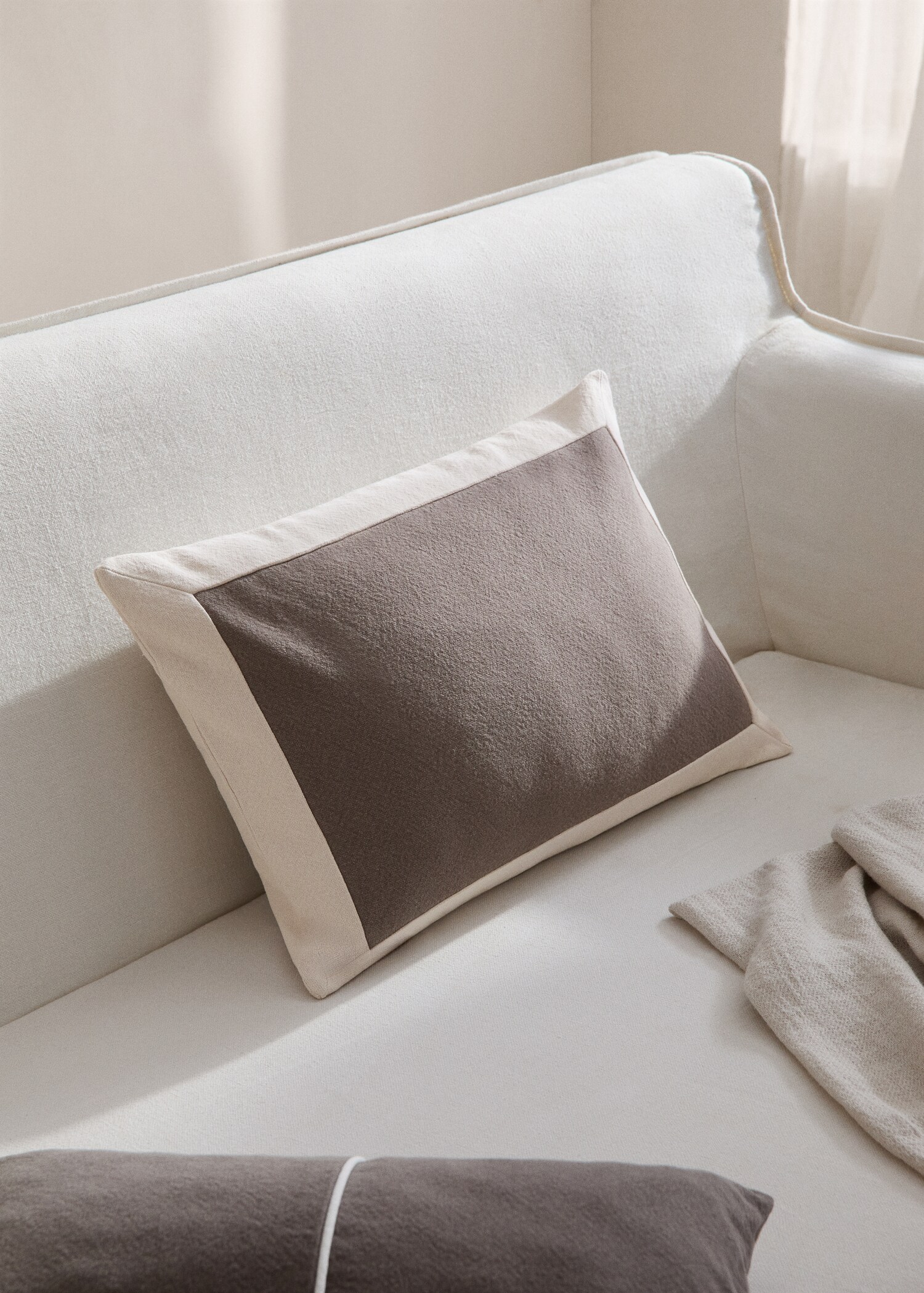 Cotton and linen blend cushion cover 40x60cm - General plane