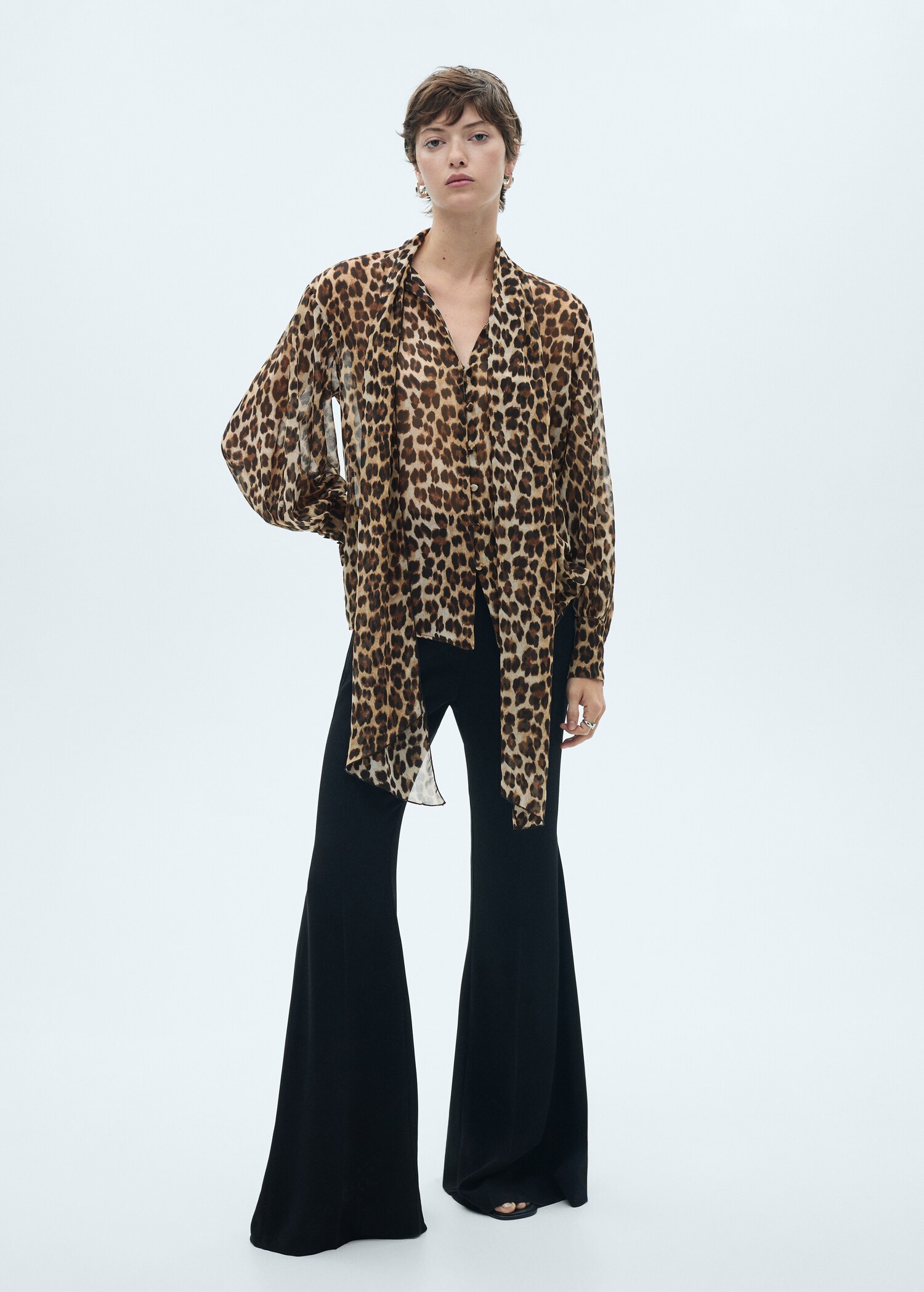 Blusa leopardo lazo cuello - Plano general
