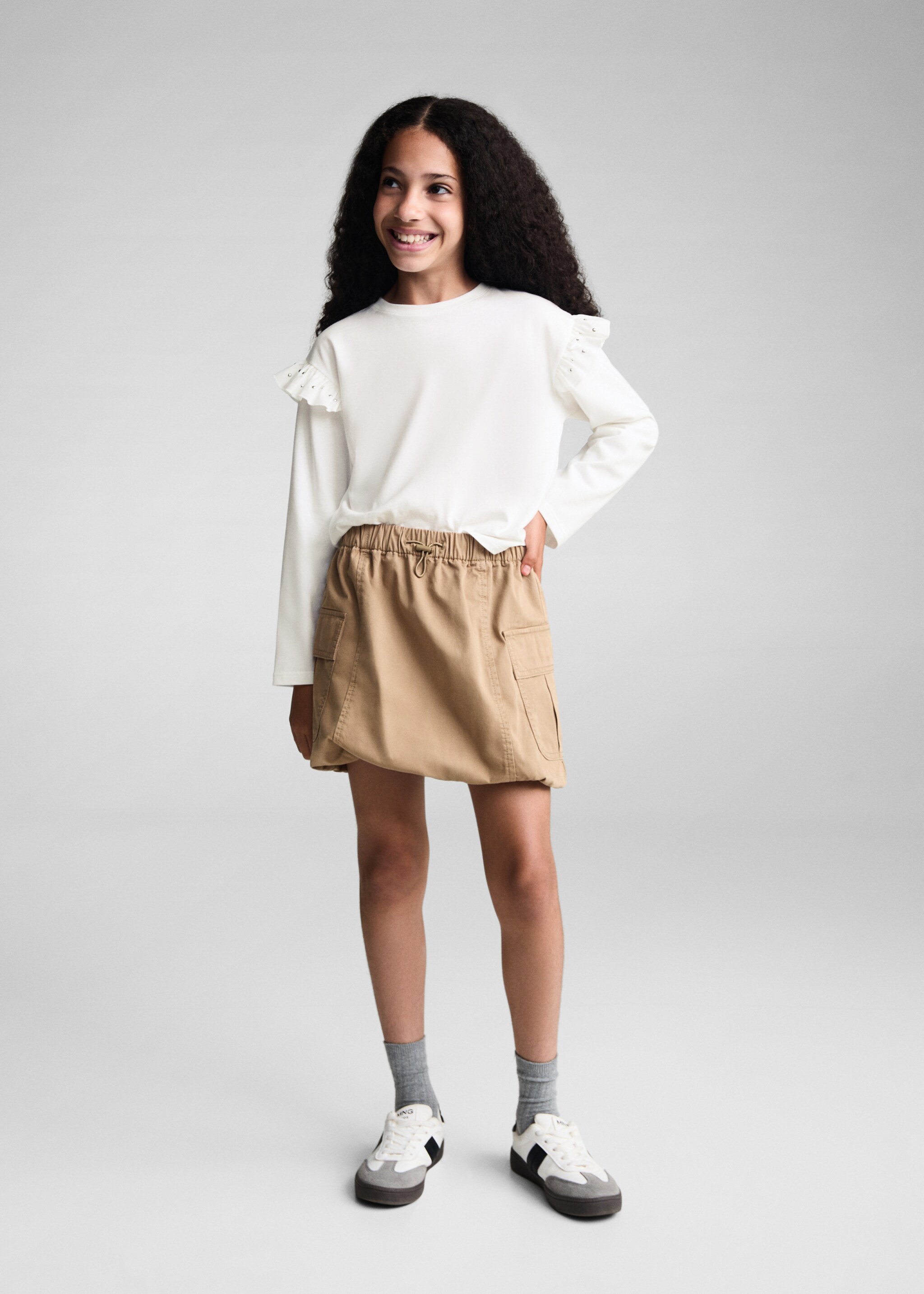 T-shirt clouté volants - Plan général, Blanc cassé. Ref: 77014801-00.