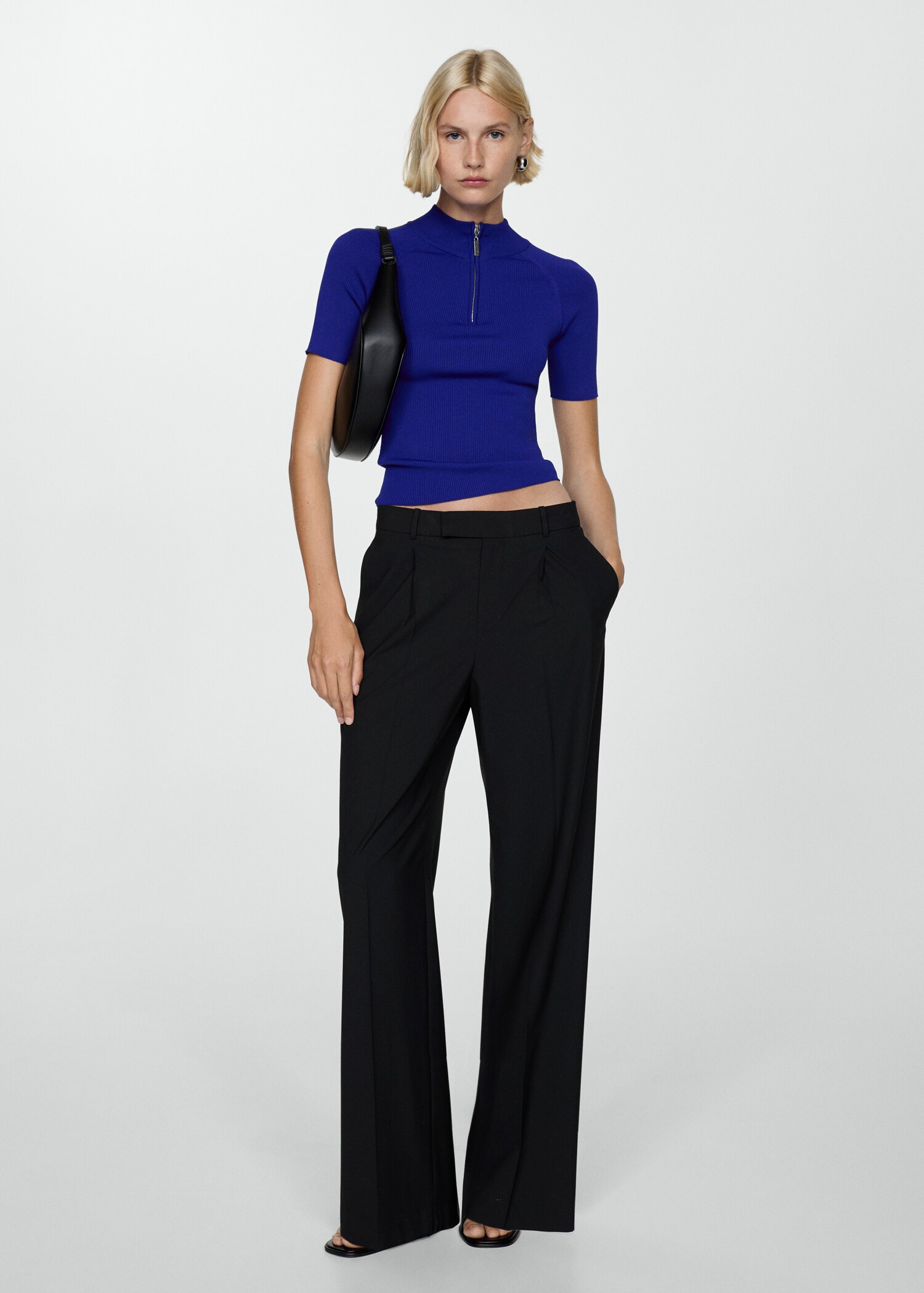 Short-sleeved sweater with zip - Общий план