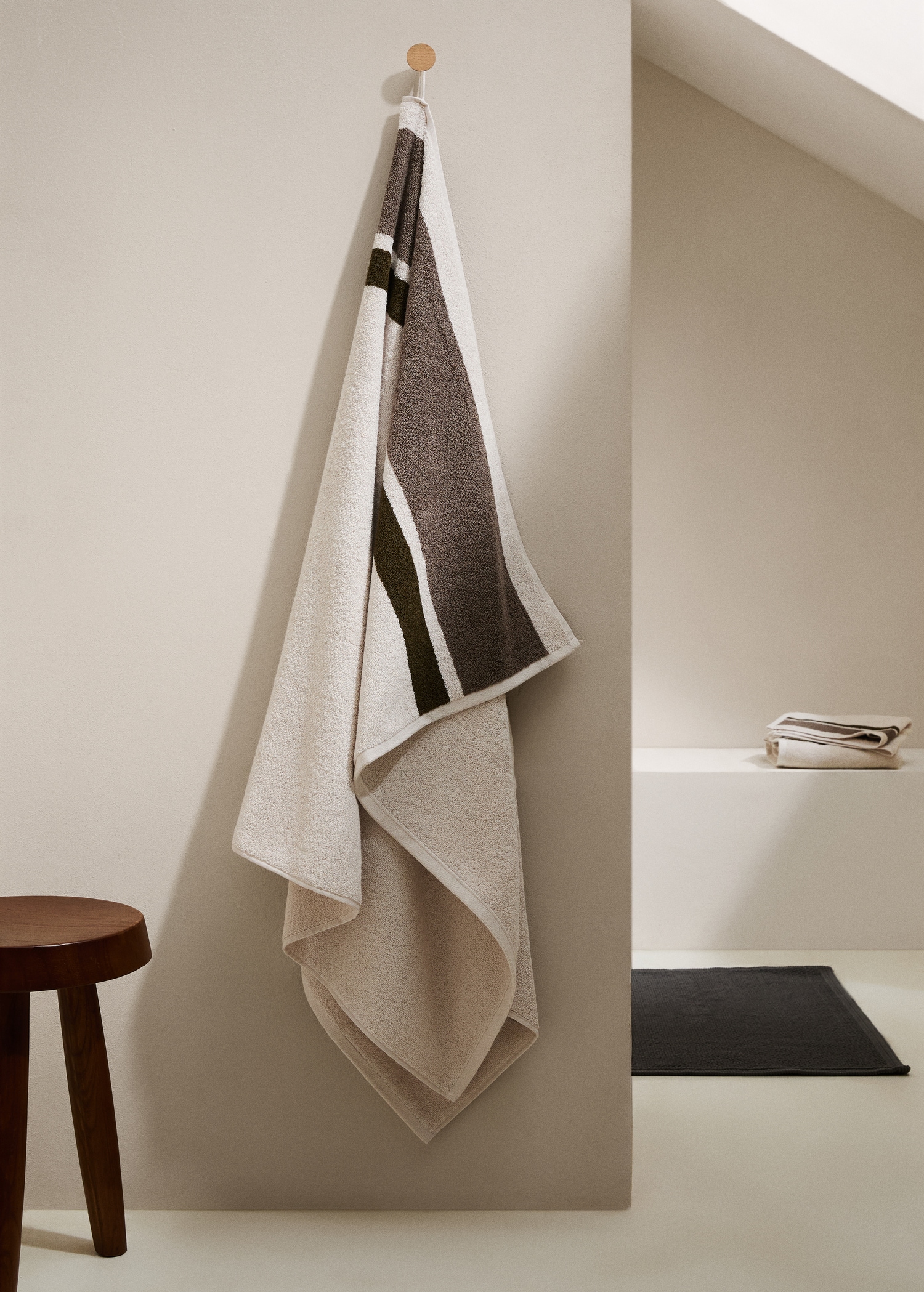 Striped 100% cotton bath towel 90x150cm - General plane