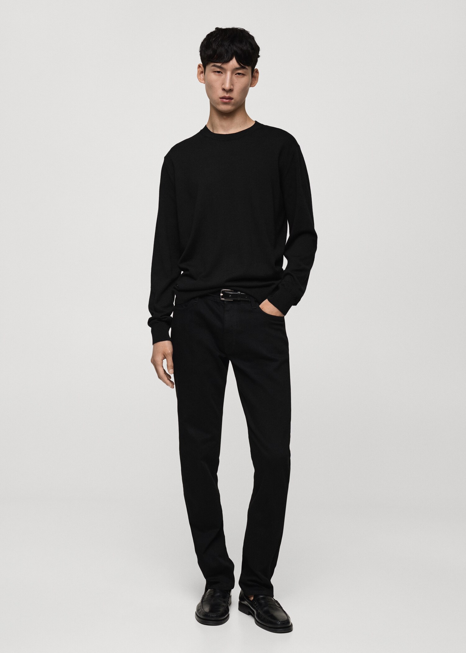 100% wool medium-knit sweater - General plane