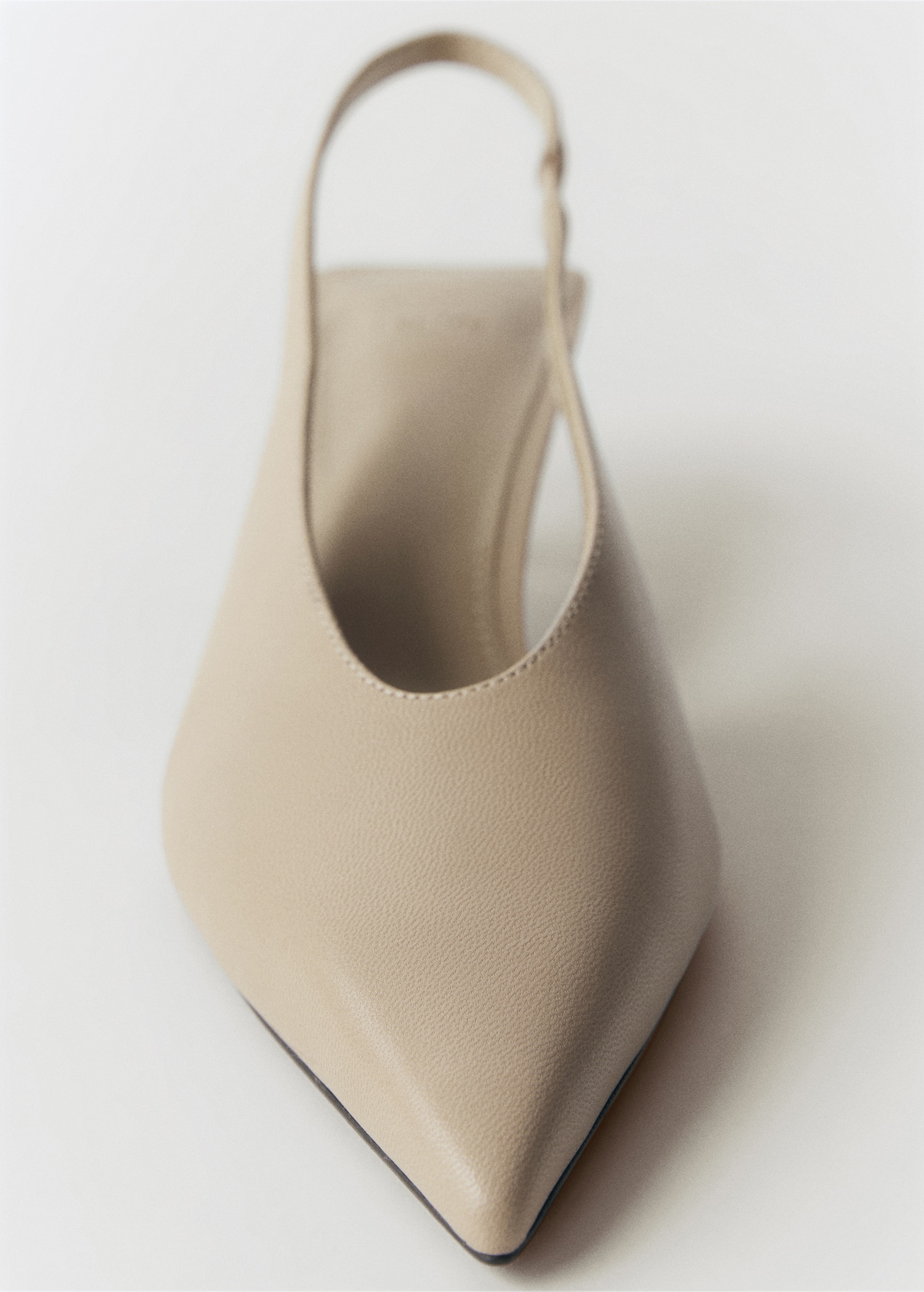 Zapato piel tacón kitten - Plano general