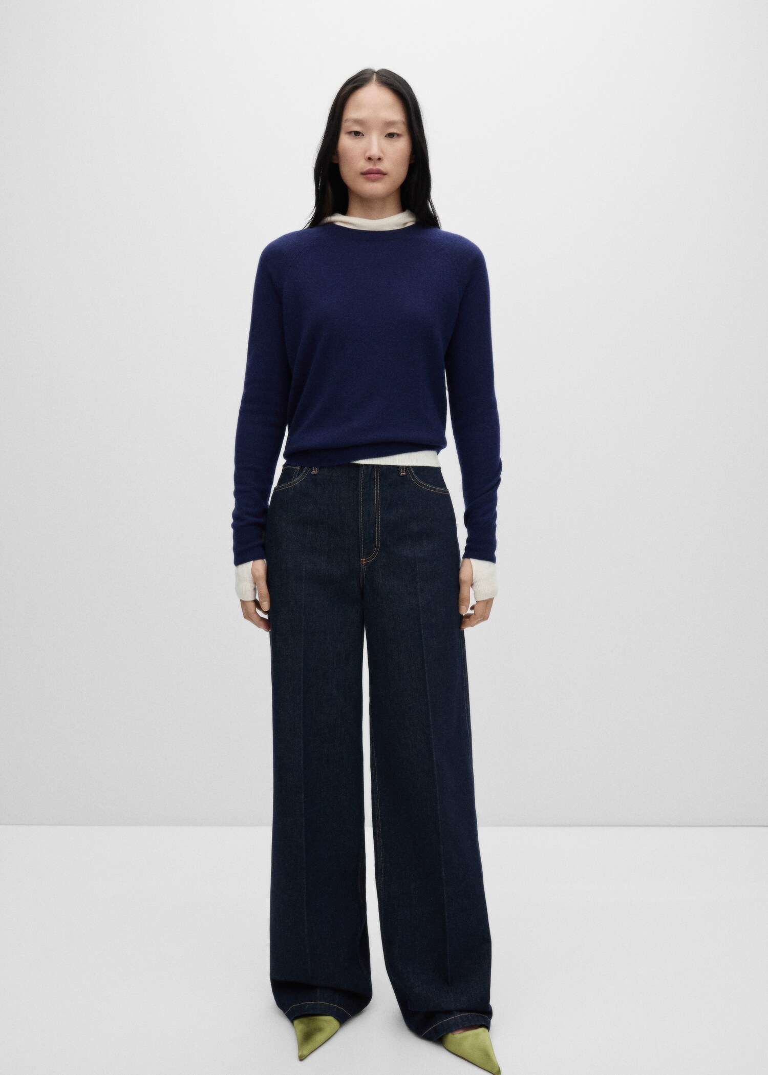 Rounded neck wool sweater - General plane