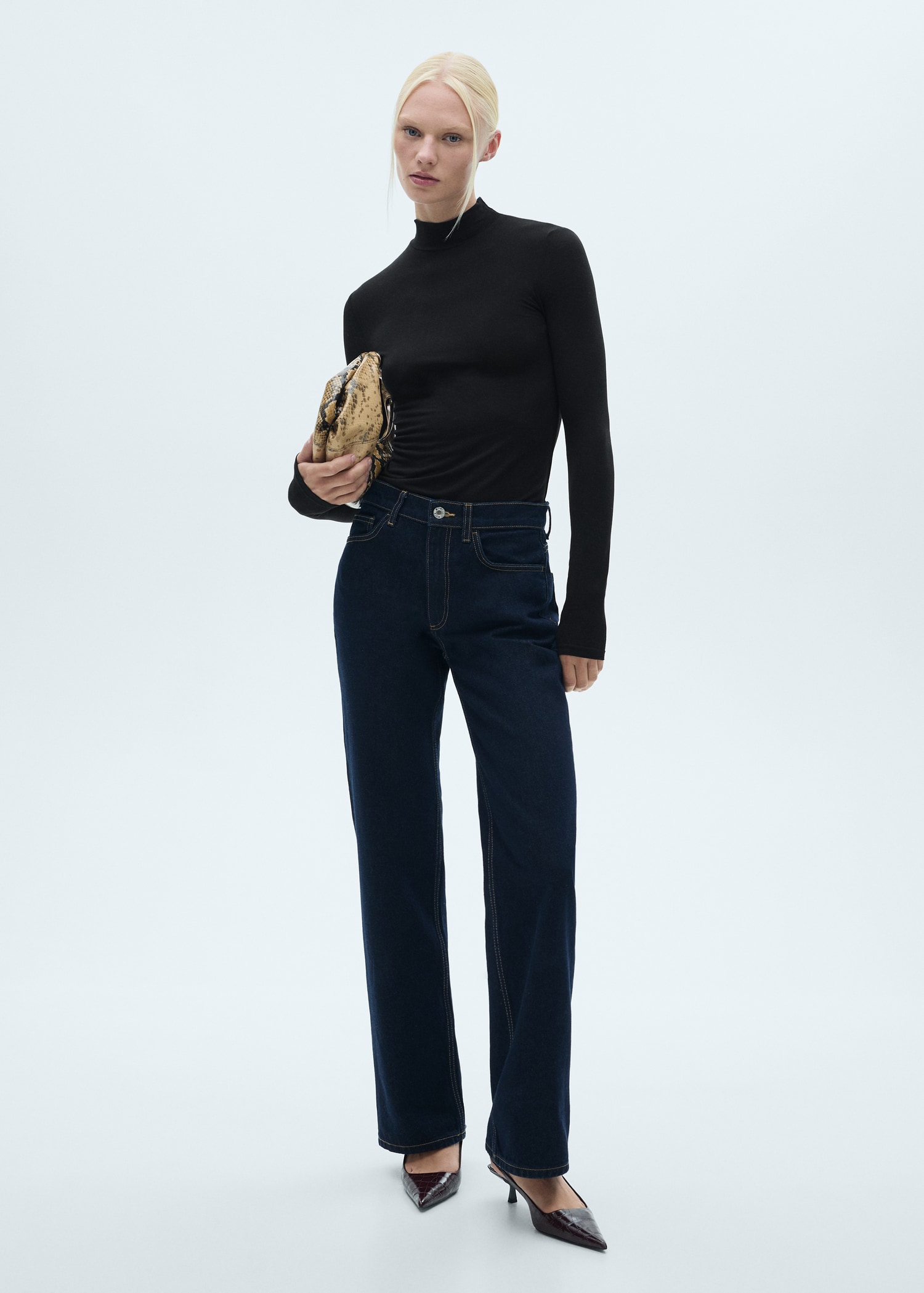 Stand collar T-shirt - General plane - winter capsule wardrobe