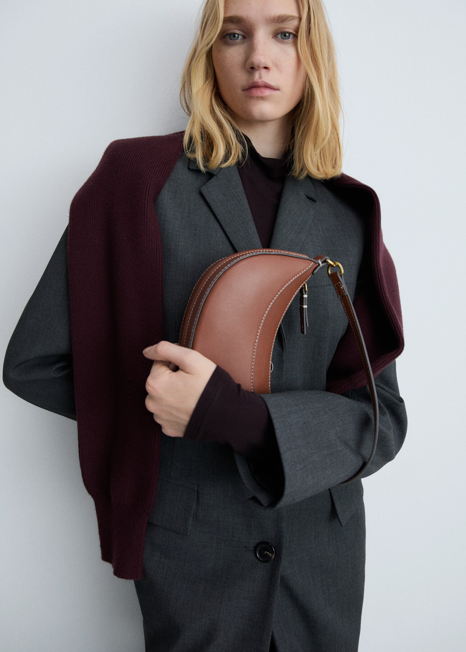 Oval shoulder bag - General plane