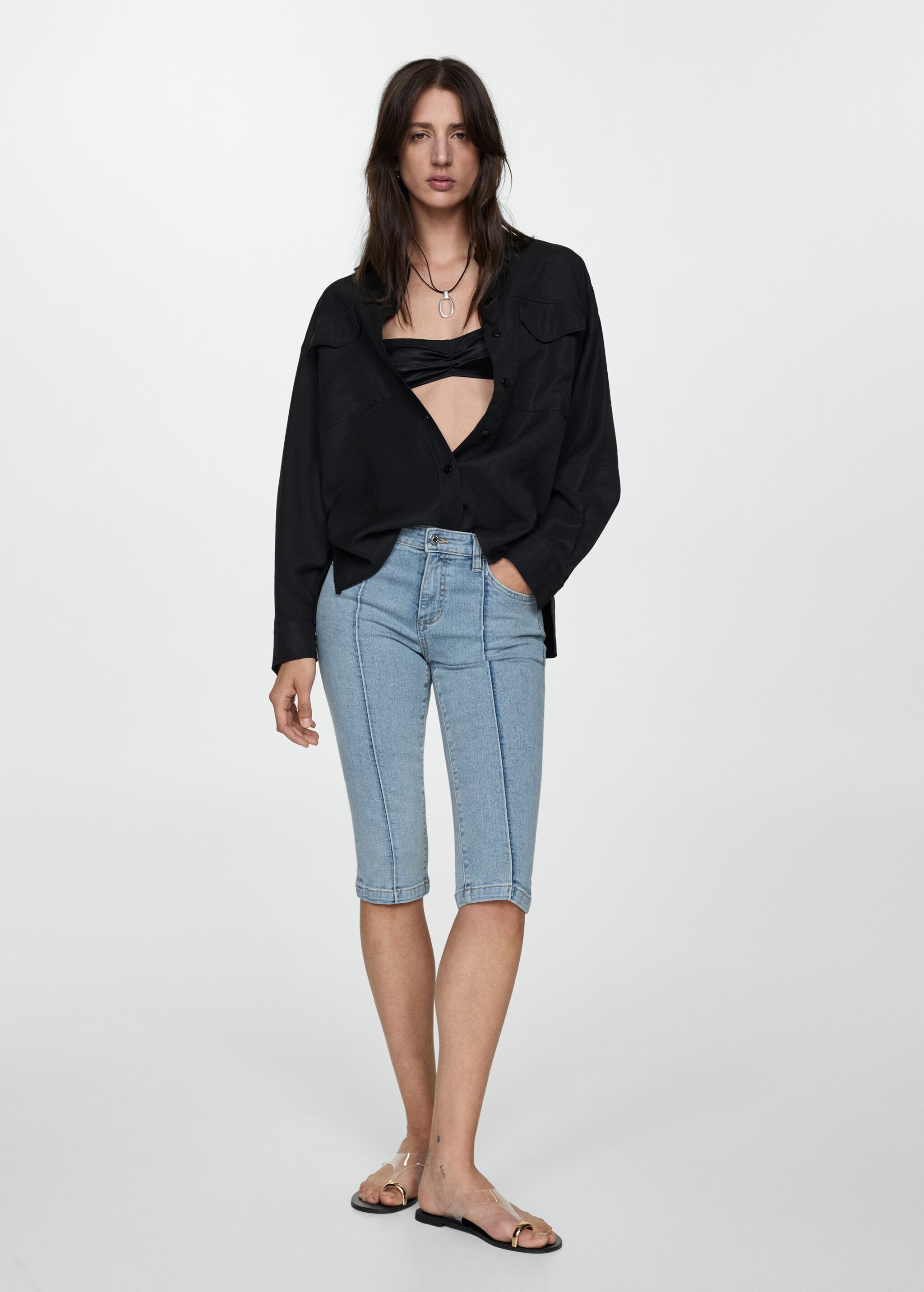 Slim capri jeans with decorative stitching - Общий план